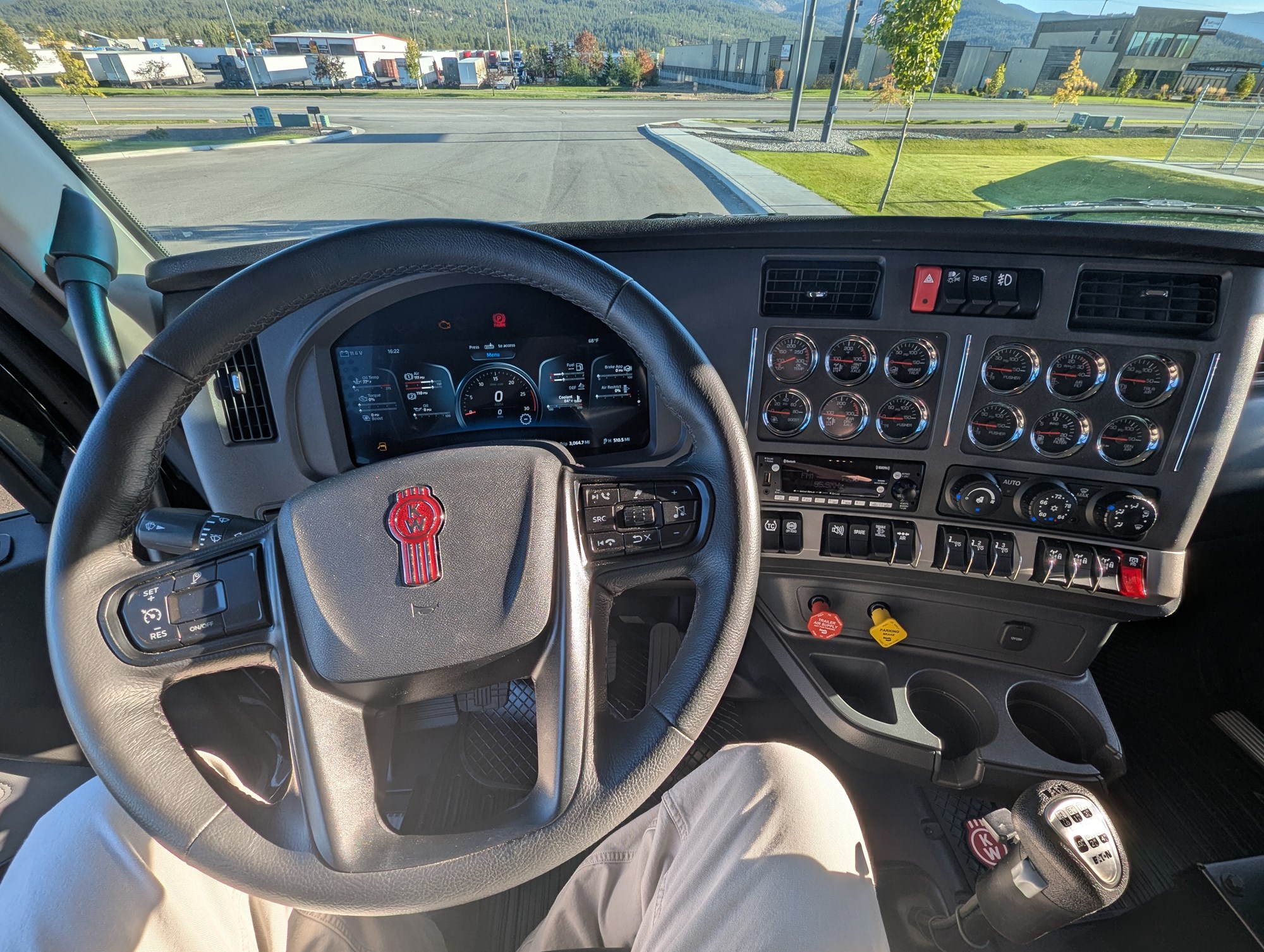 2025 Kenworth T880 - image 5