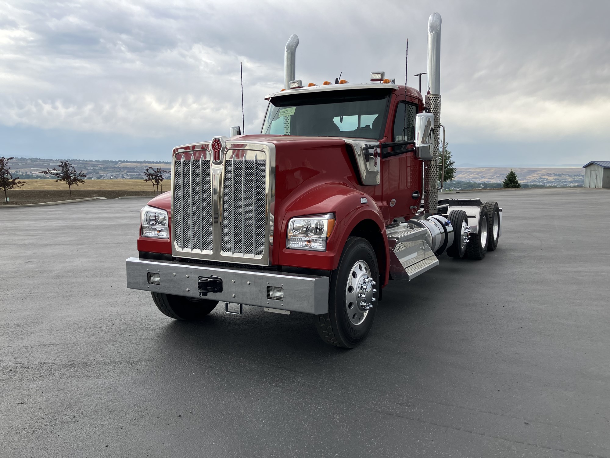 2026 Kenworth W990 - image 2