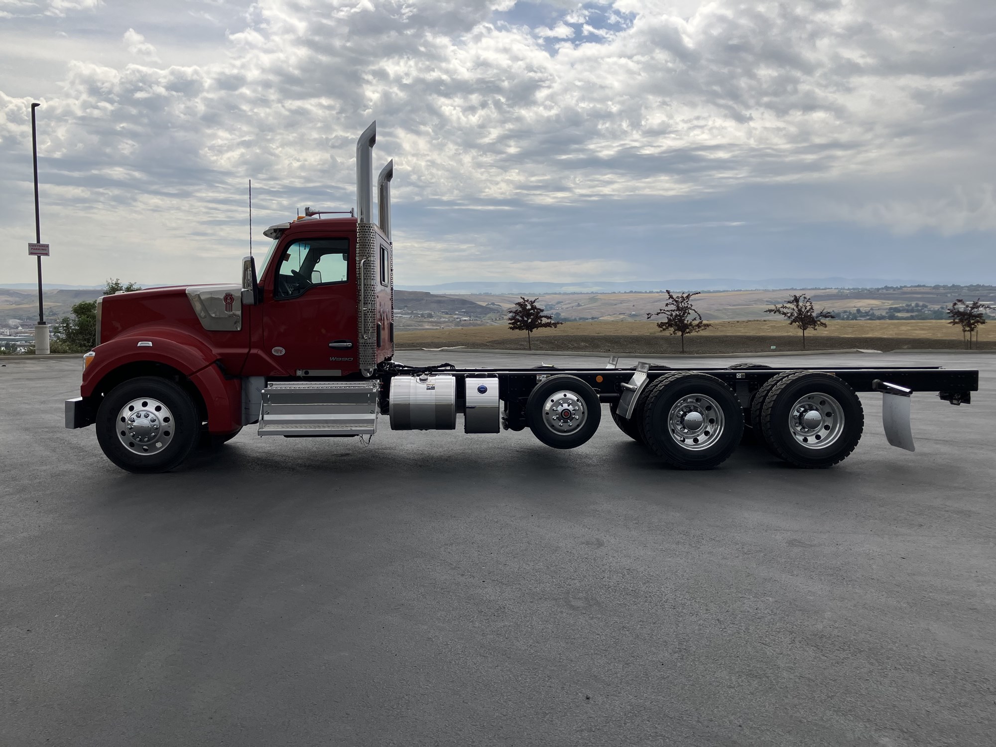 2026 Kenworth W990 - image 4