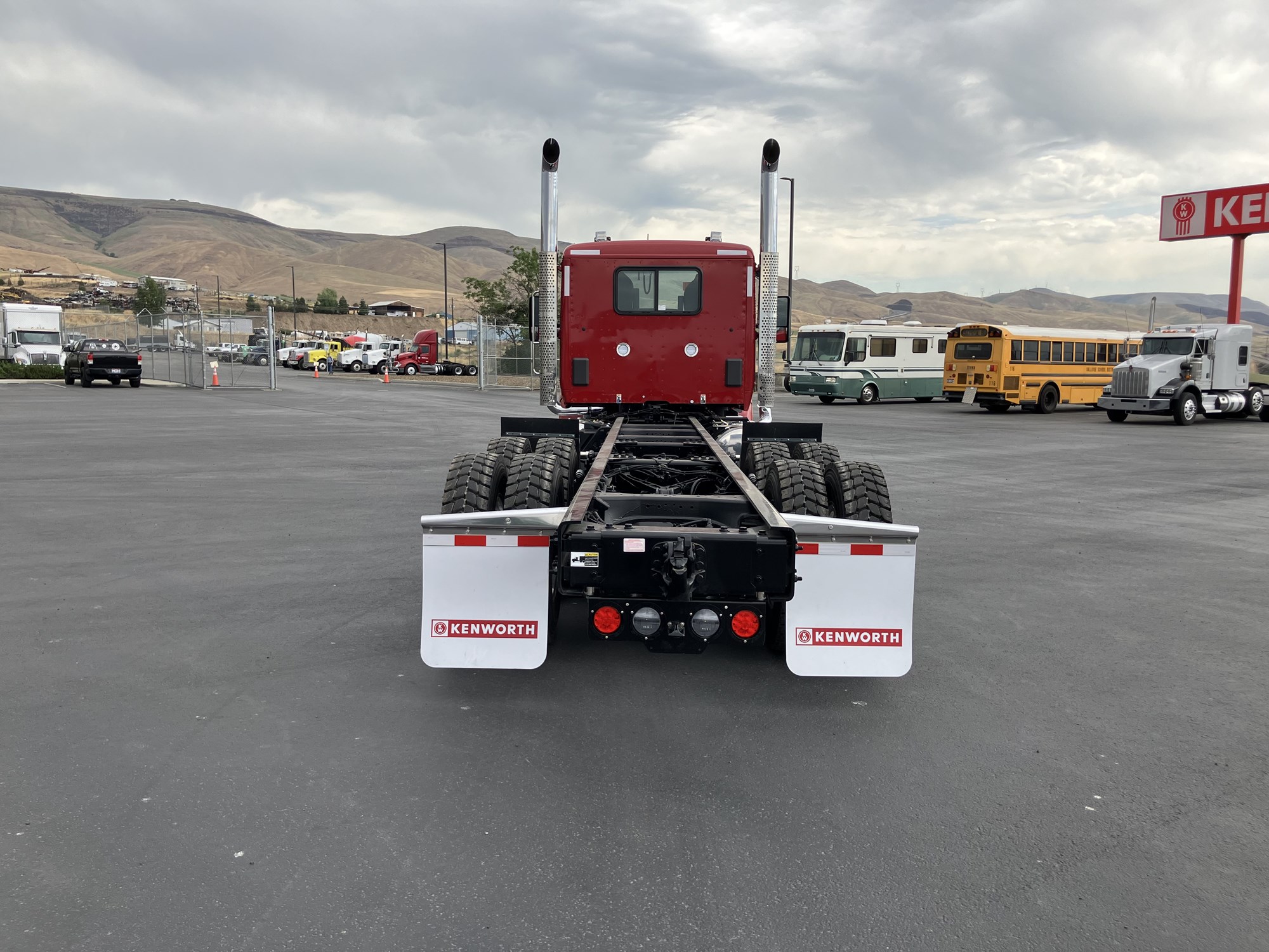 2026 Kenworth W990 - image 5