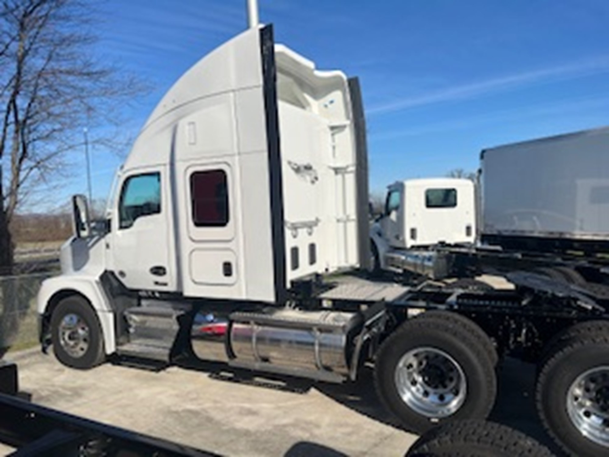 2026 Kenworth T680 Next Gen - image 2 of 6