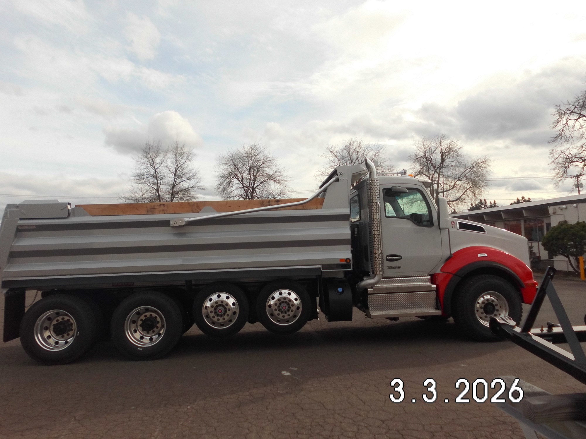 2026 Kenworth T880 - image 2 of 2