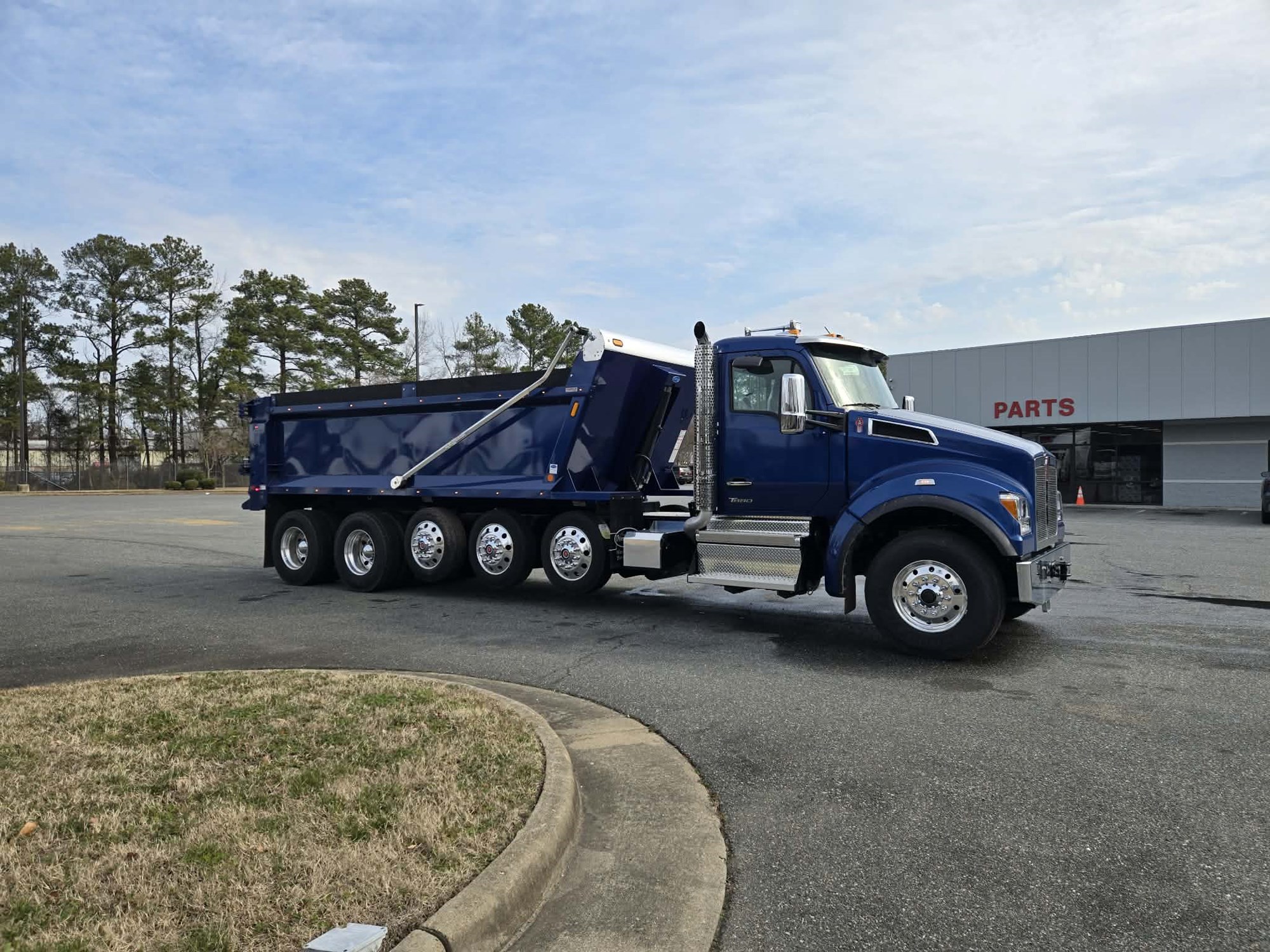 2026 Kenworth T880 - image 4