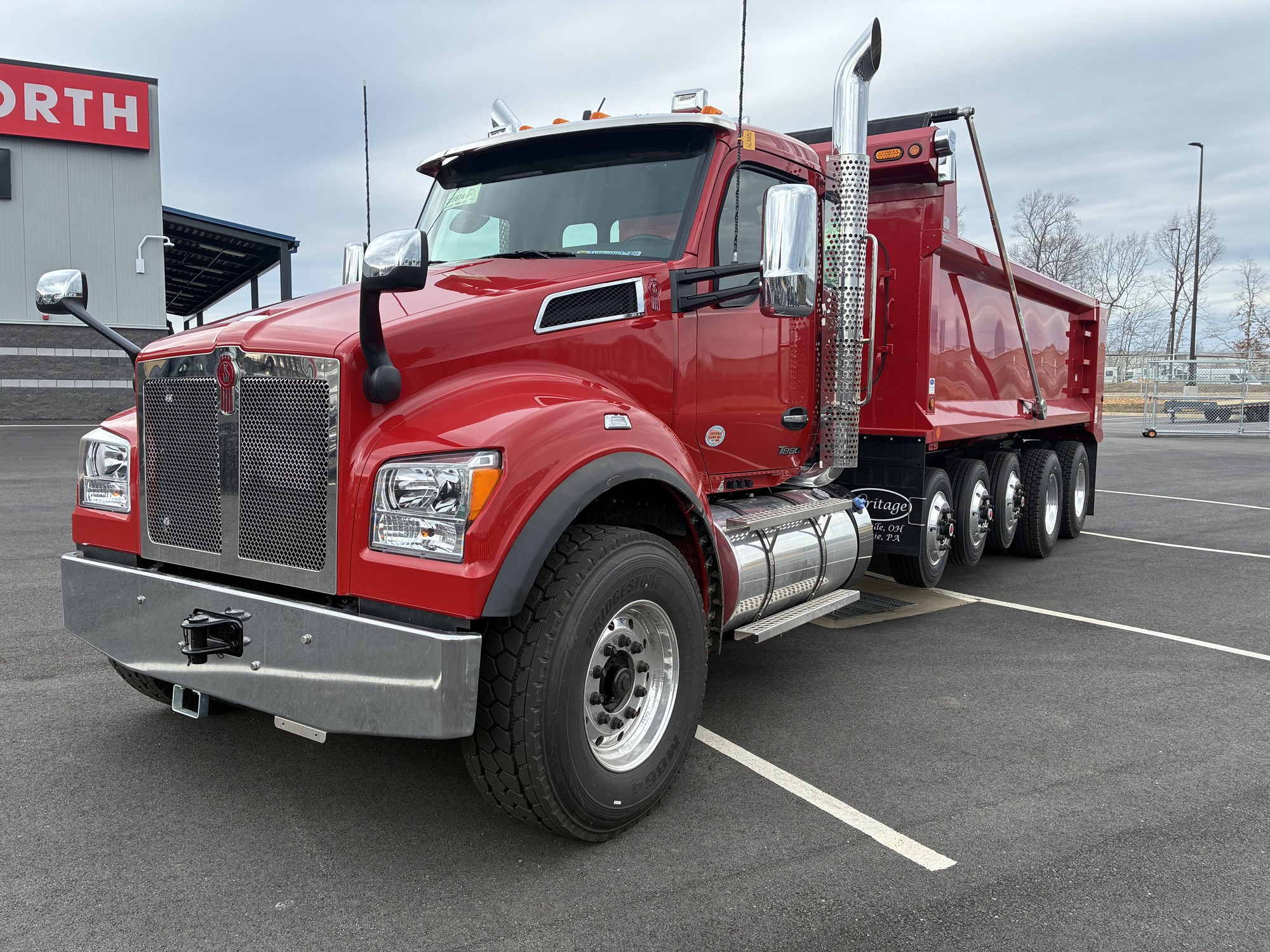2026 Kenworth T880 - image 1 of 6