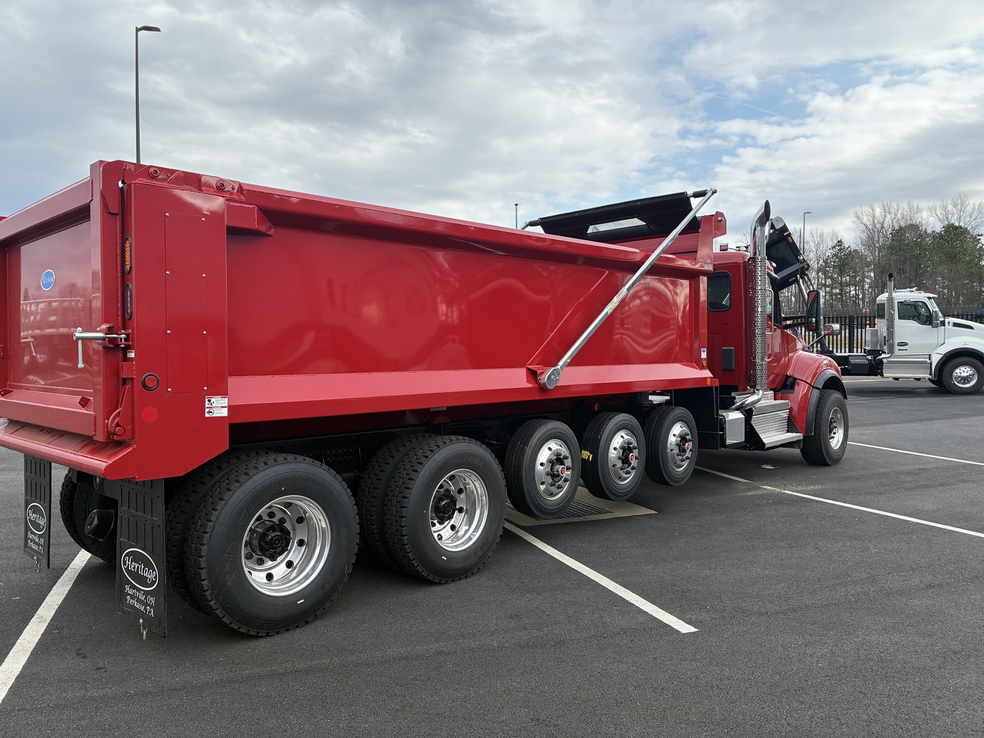 2026 Kenworth T880 - image 4 of 6