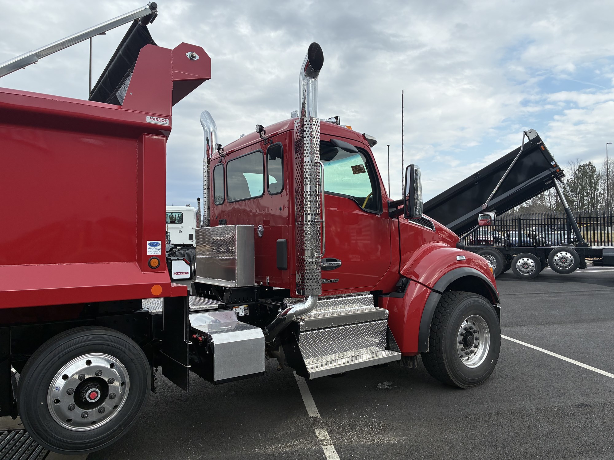 2026 Kenworth T880 - image 5 of 6