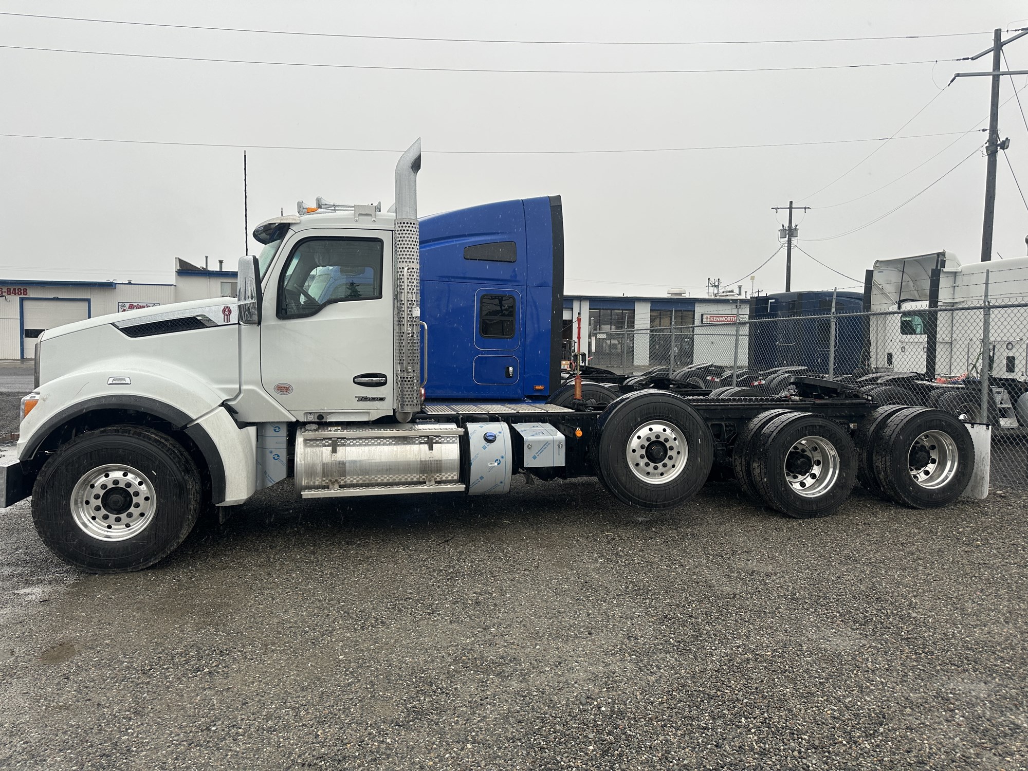 2026 Kenworth T880 - image 2