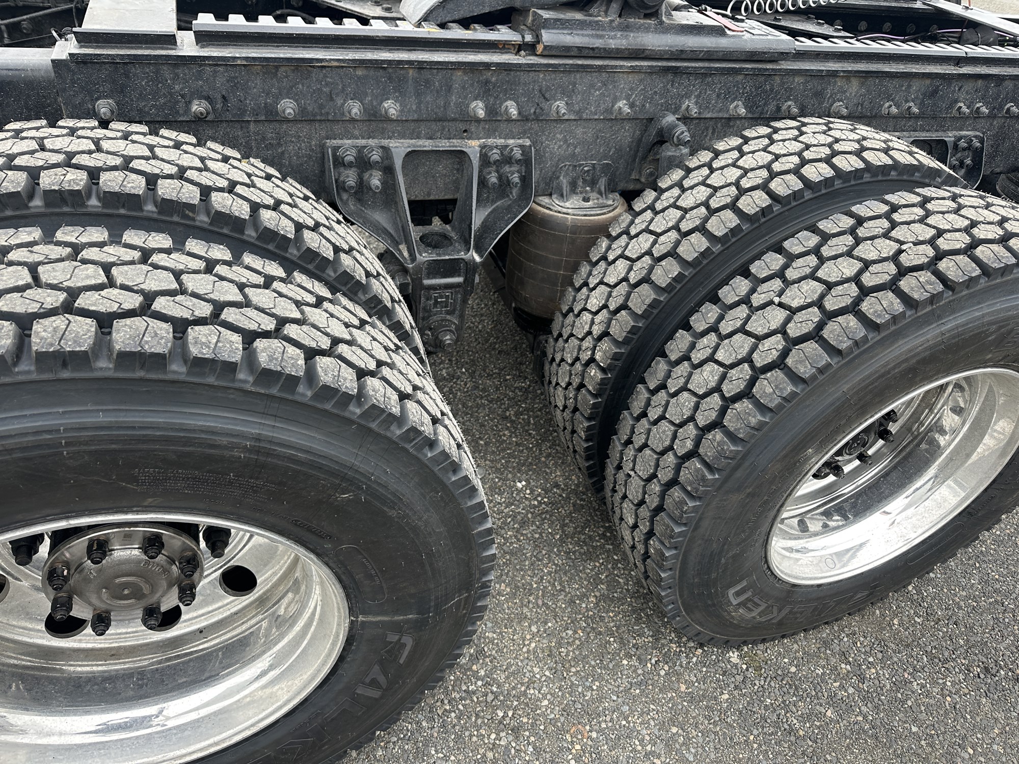 2026 Kenworth T880 2026 Kenworth T880 - image 4 of 6