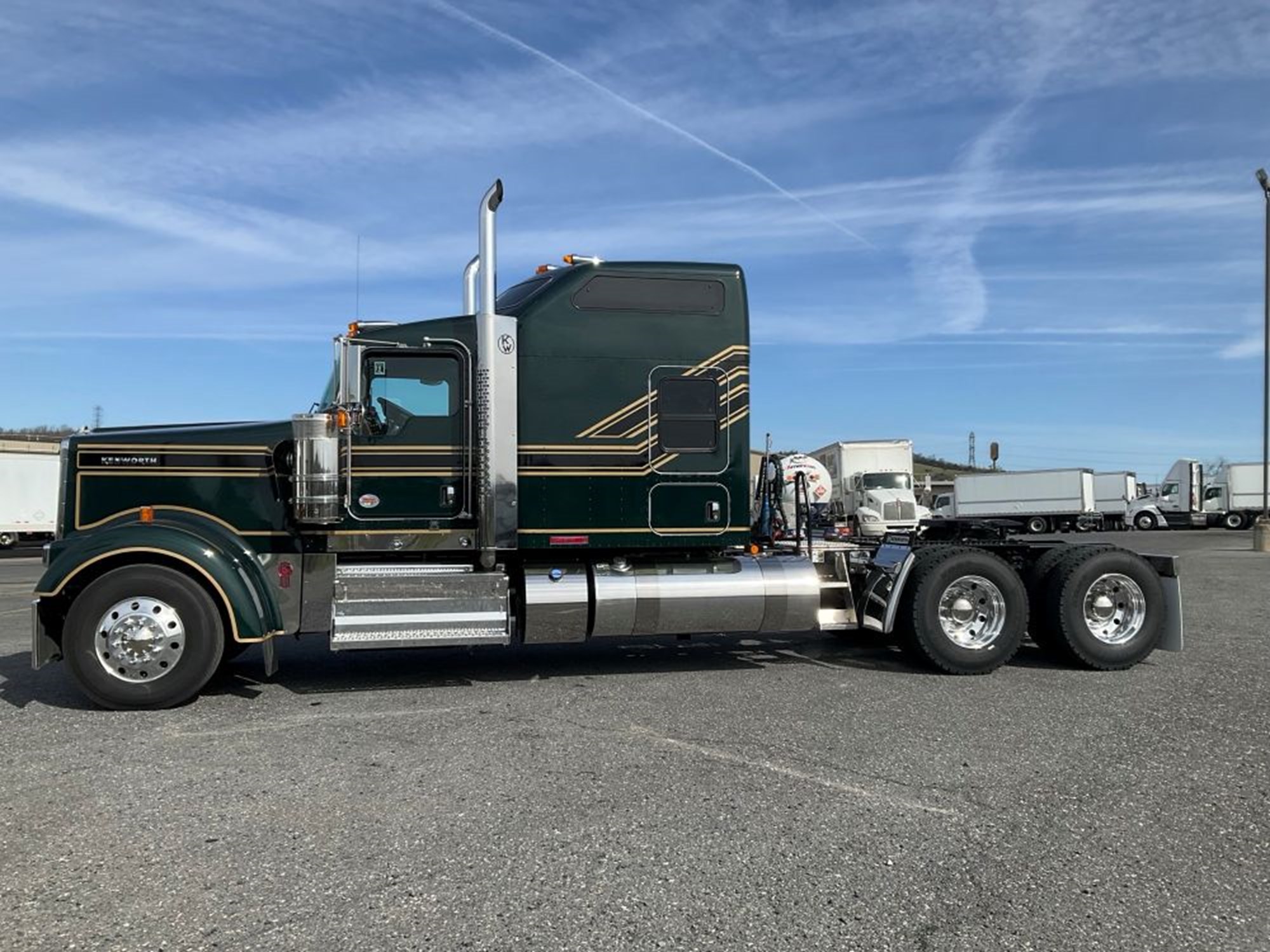 2027 Kenworth W900 - image 2