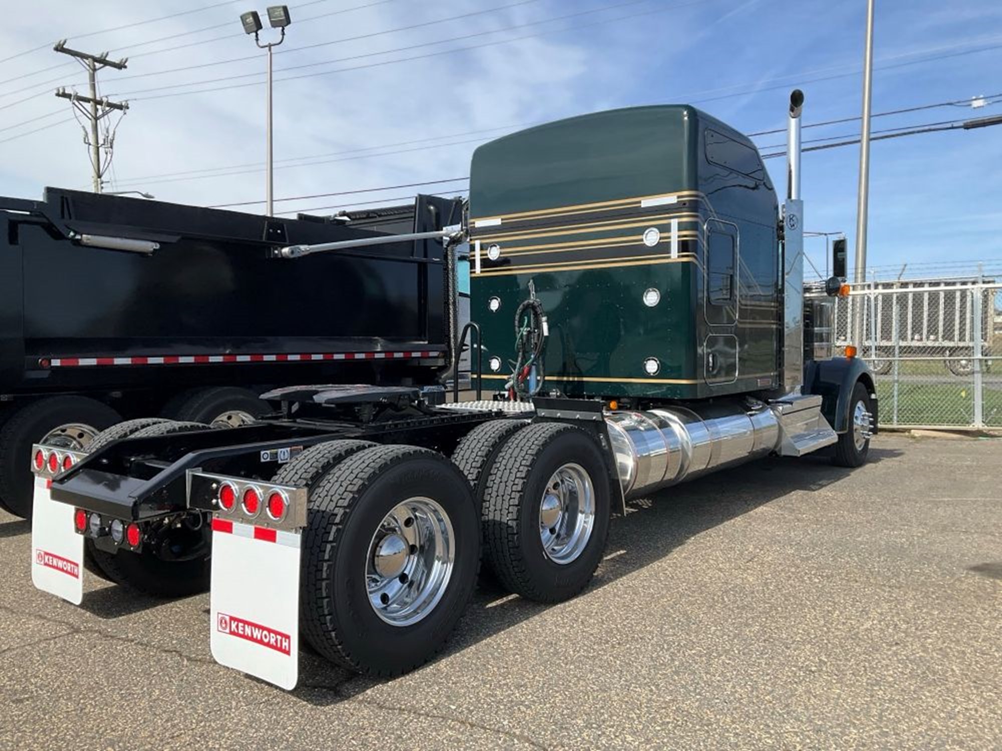 2027 Kenworth W900 - image 5