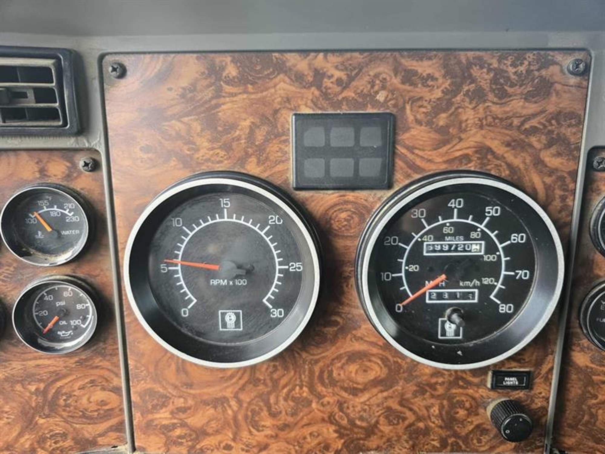 2002 Mack CH613 - image 4 of 6