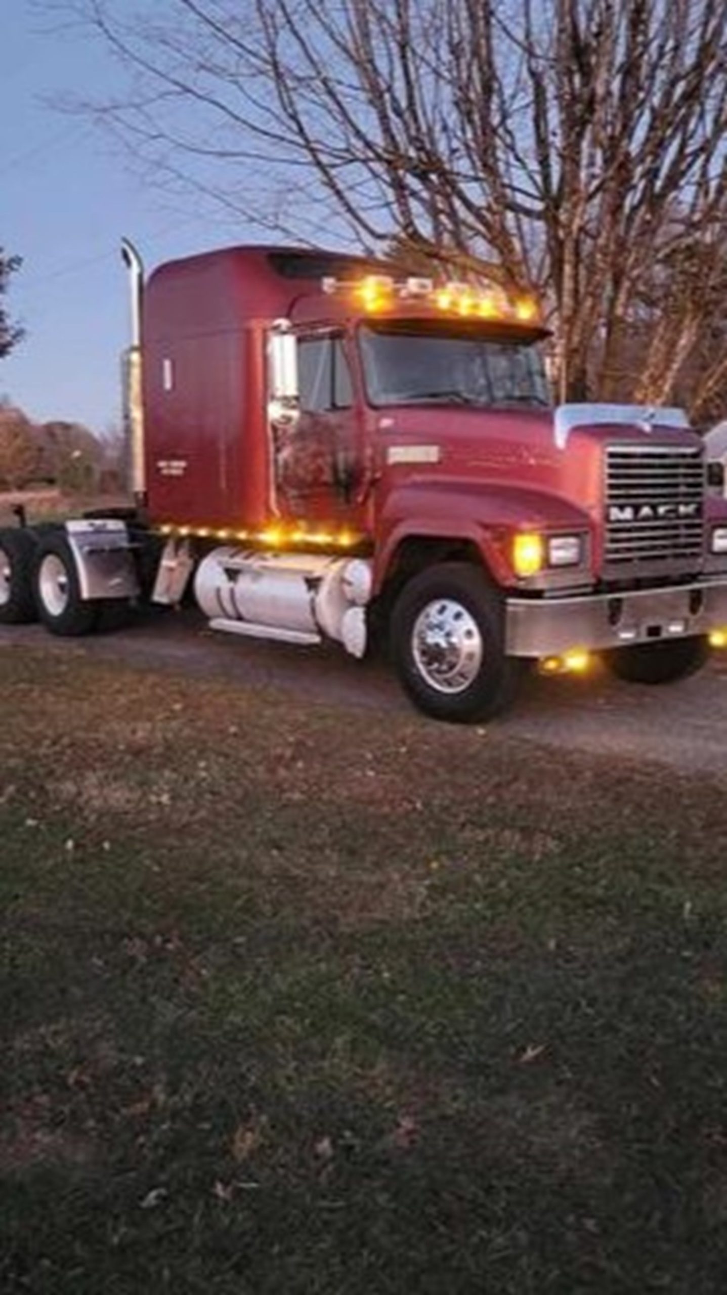 2002 Mack CH613 - image 5 of 6