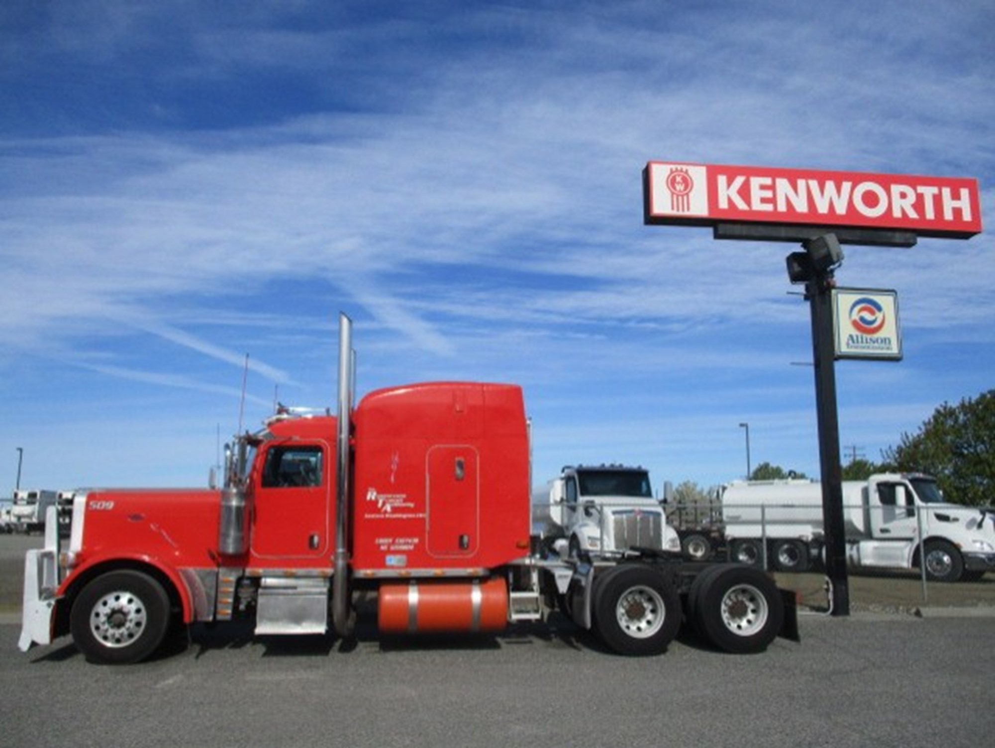 2006 Peterbilt 379 - image 2 of 6