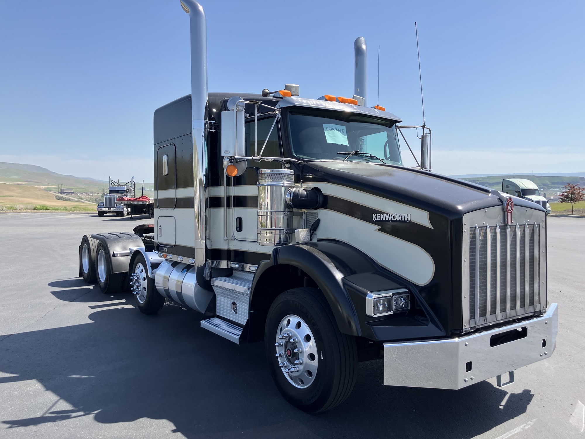 2007 Kenworth T800 - image 2