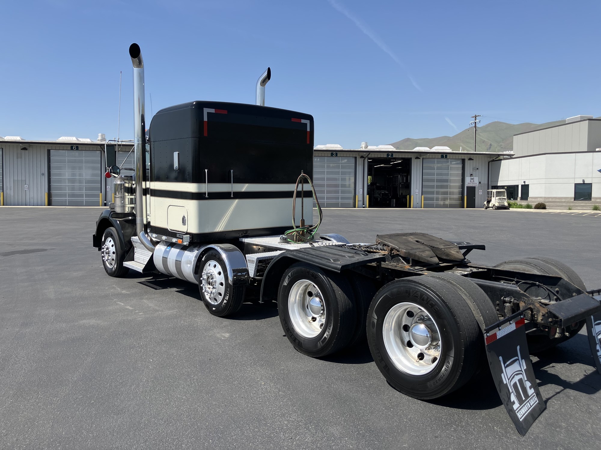 2007 Kenworth T800 - image 5