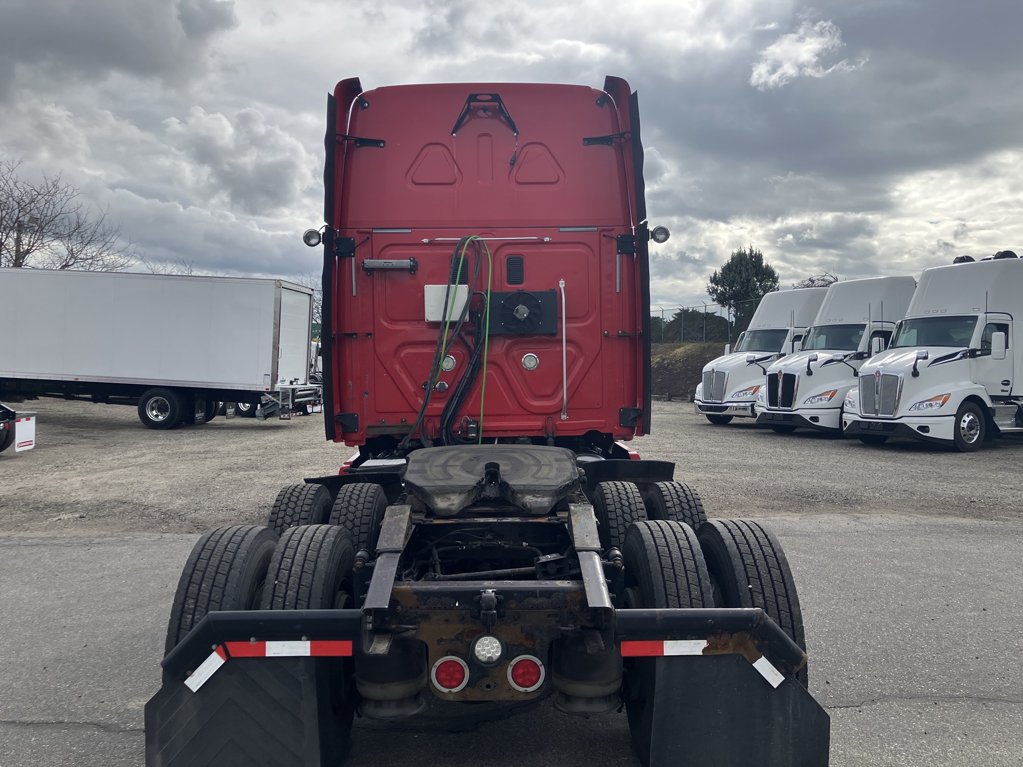 2011 Freightliner Cascadia - image 4 of 6