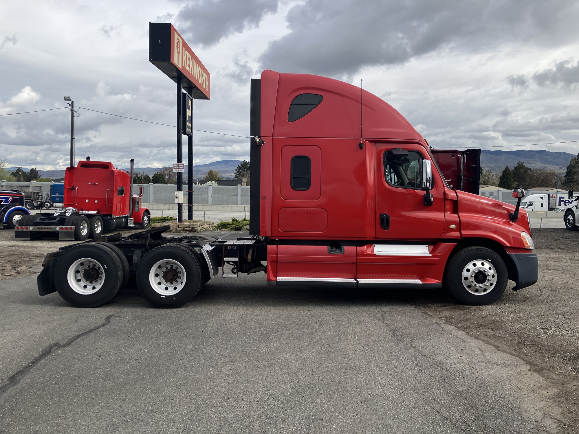 2011 Freightliner Cascadia - image 6 of 6
