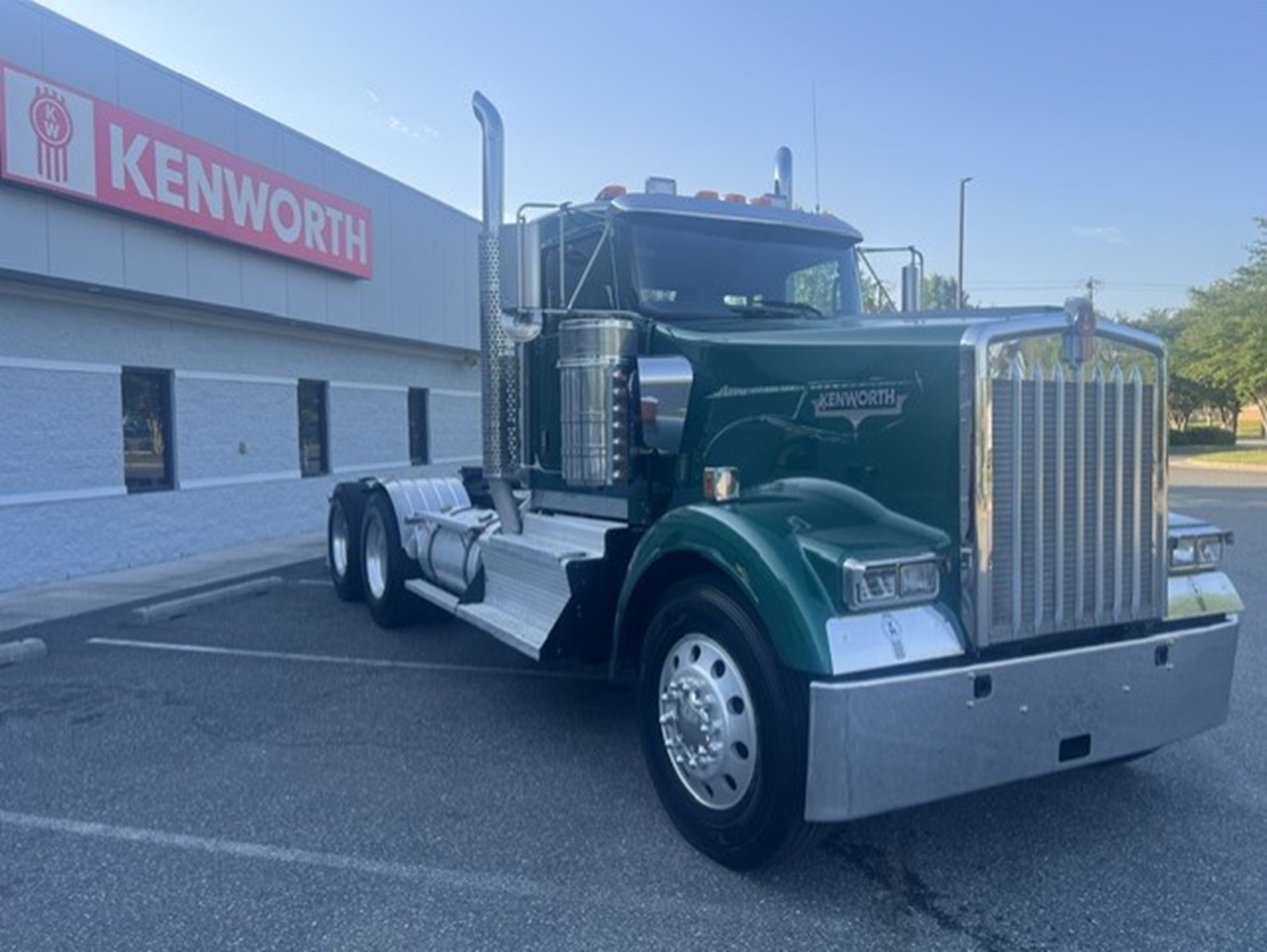 2014 Kenworth W900 - image 2