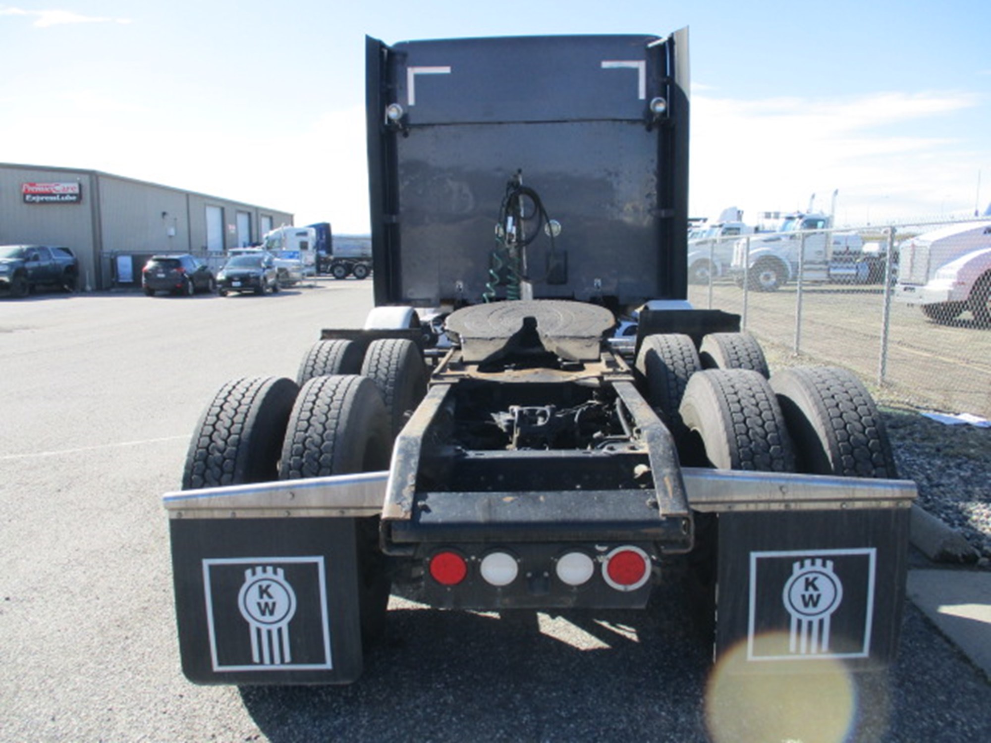 2016 Kenworth T880 - image 4 of 6