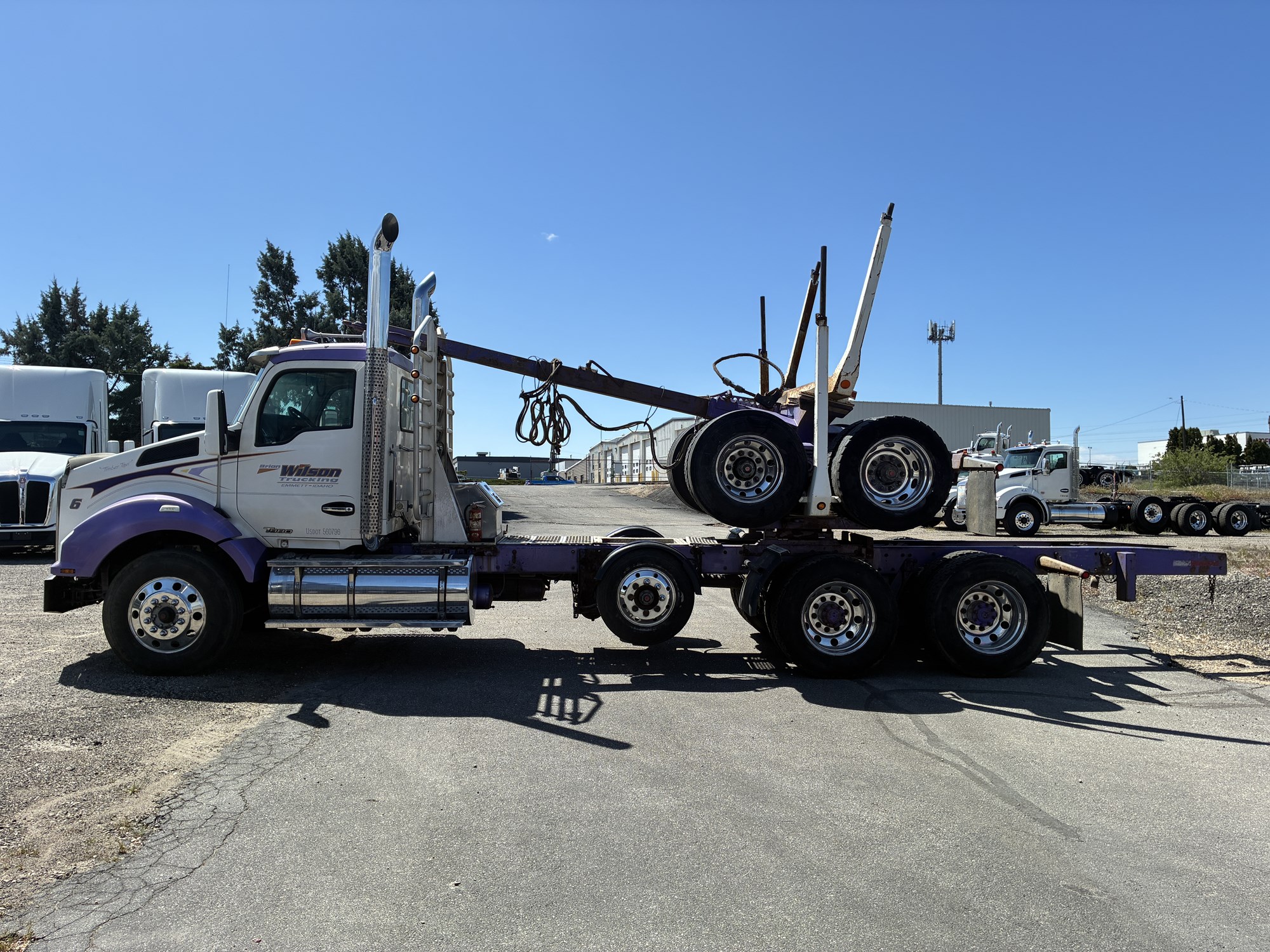 2017 Kenworth T880 - image 2 of 6
