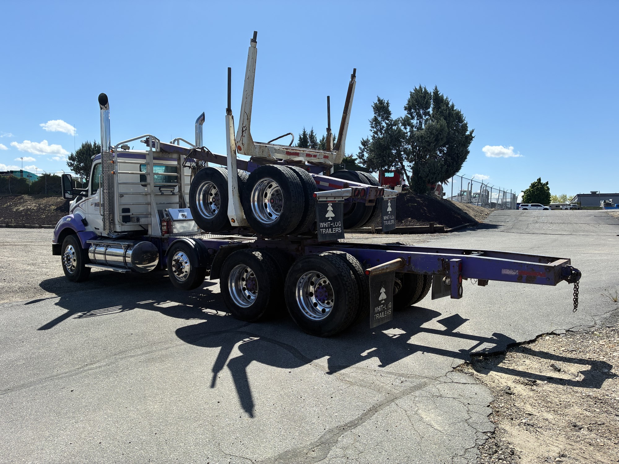 2017 Kenworth T880 - image 3 of 6
