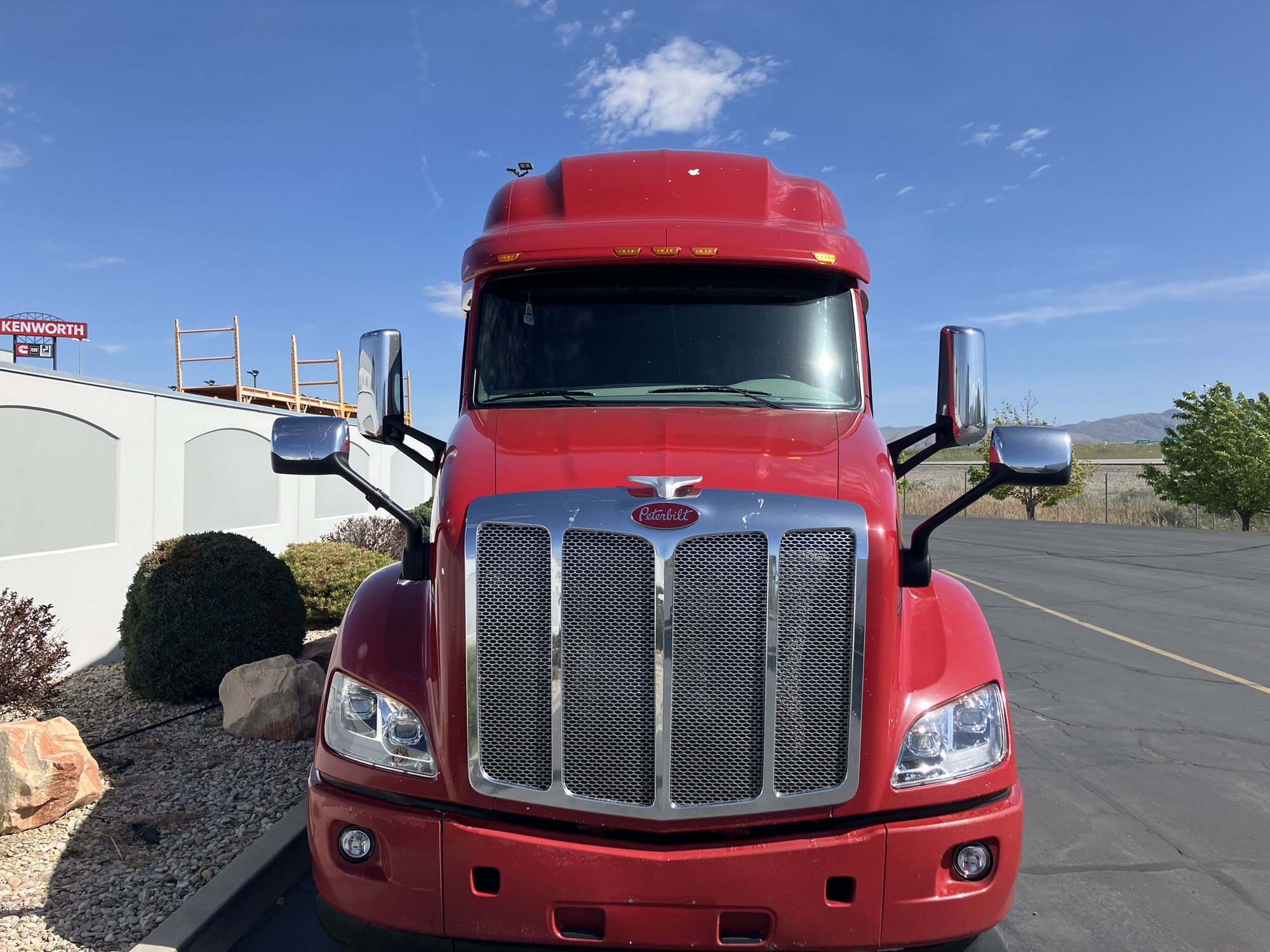 2020 Peterbilt 579 - image 3 of 6