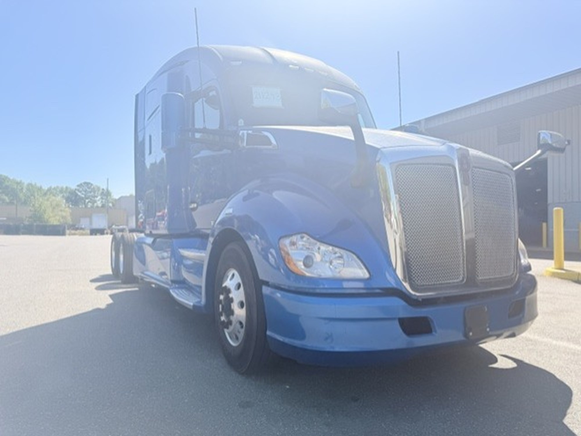 2021 Kenworth T680 - image 2 of 6