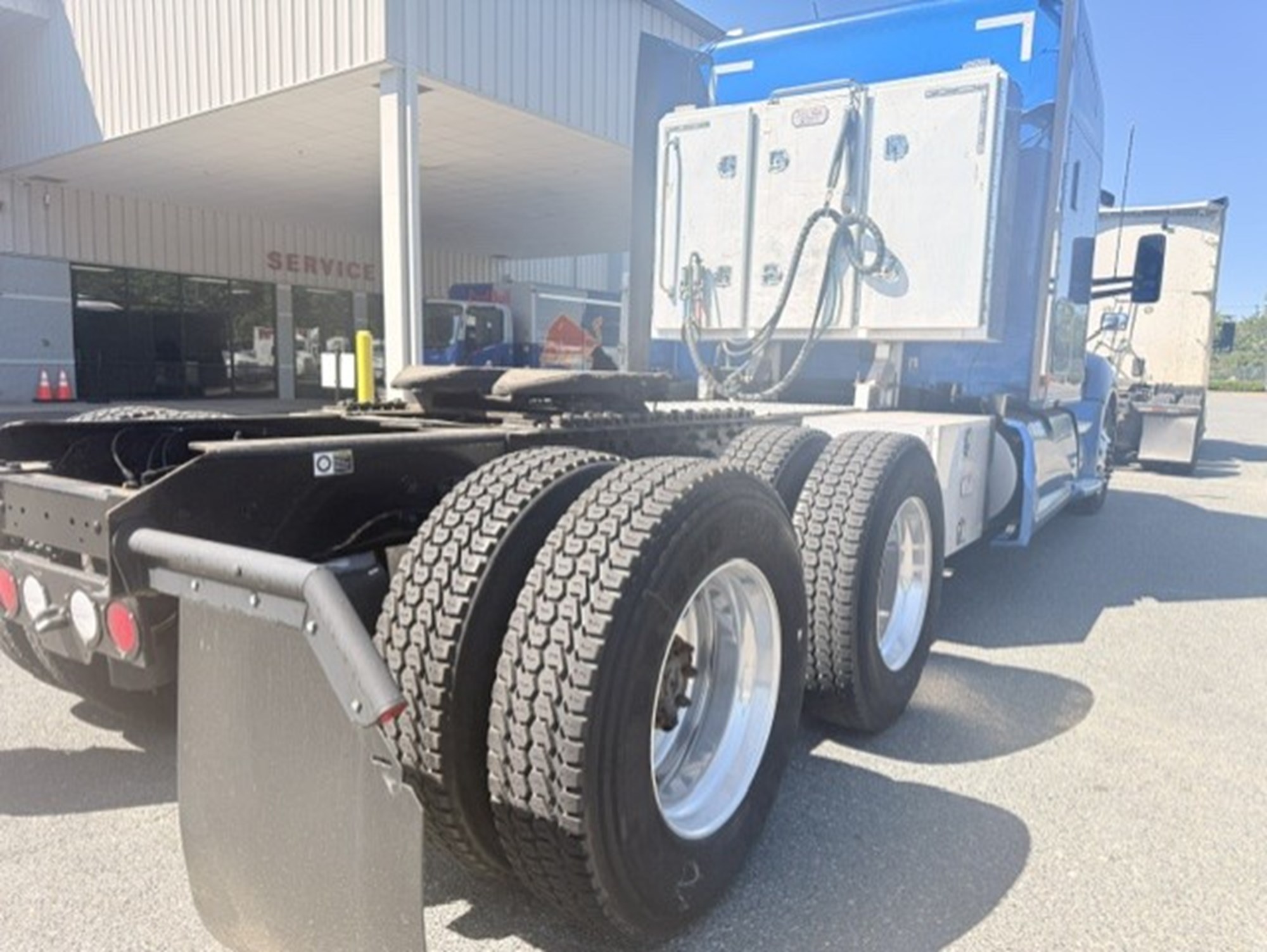 2021 Kenworth T680 - image 3