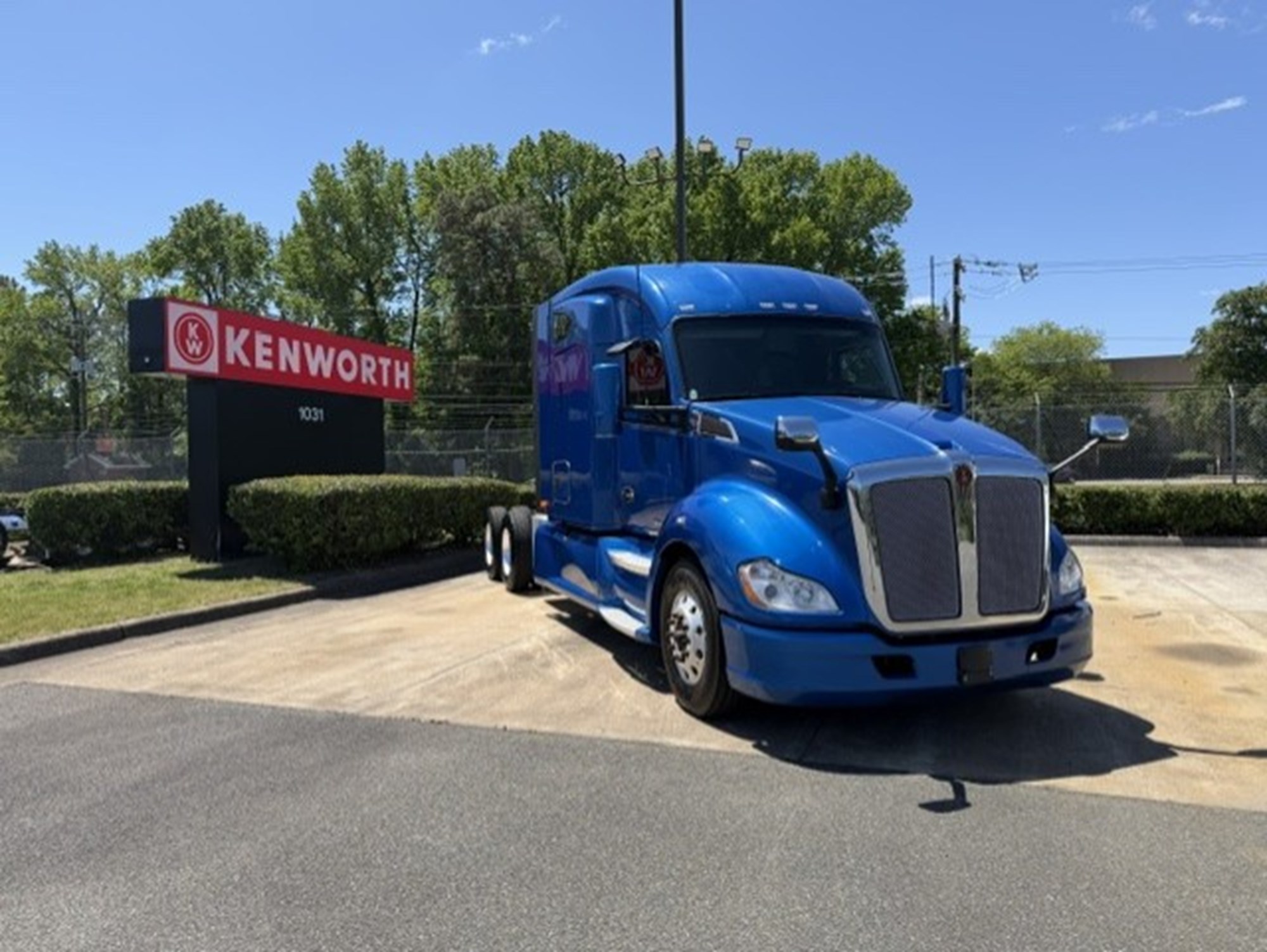 2021 Kenworth T680 - image 1 of 6