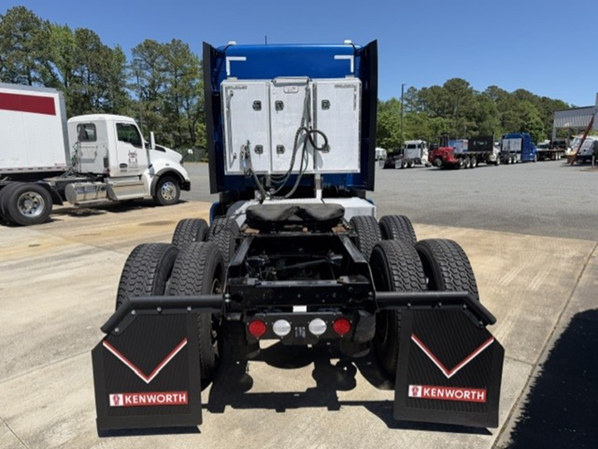 2021 Kenworth T680 - image 4 of 6