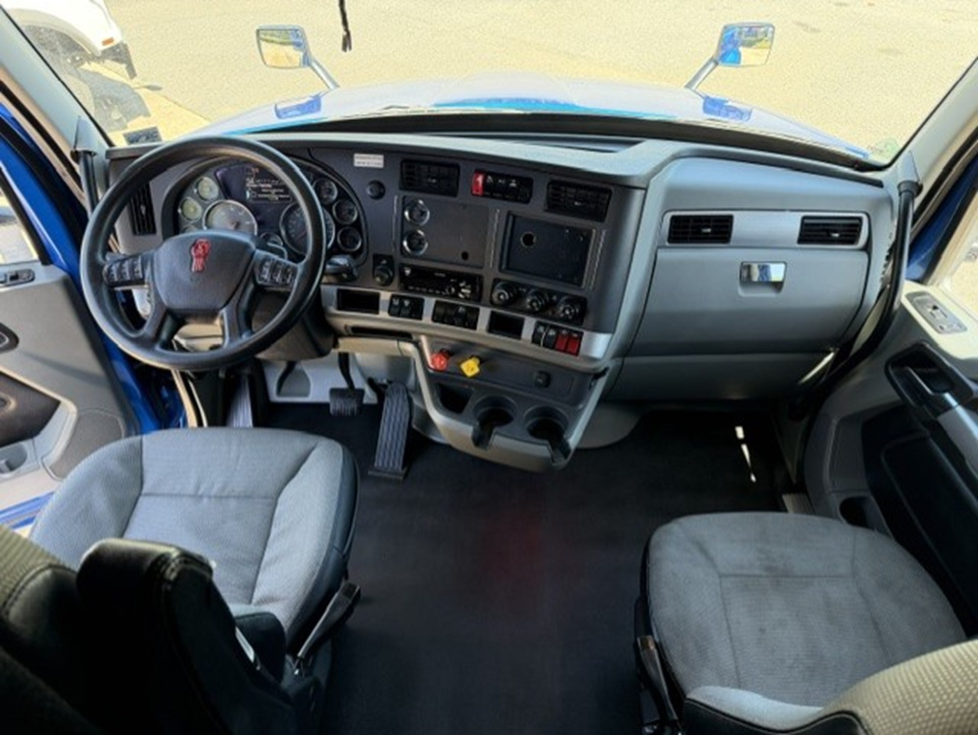 2021 Kenworth T680 - image 5 of 6