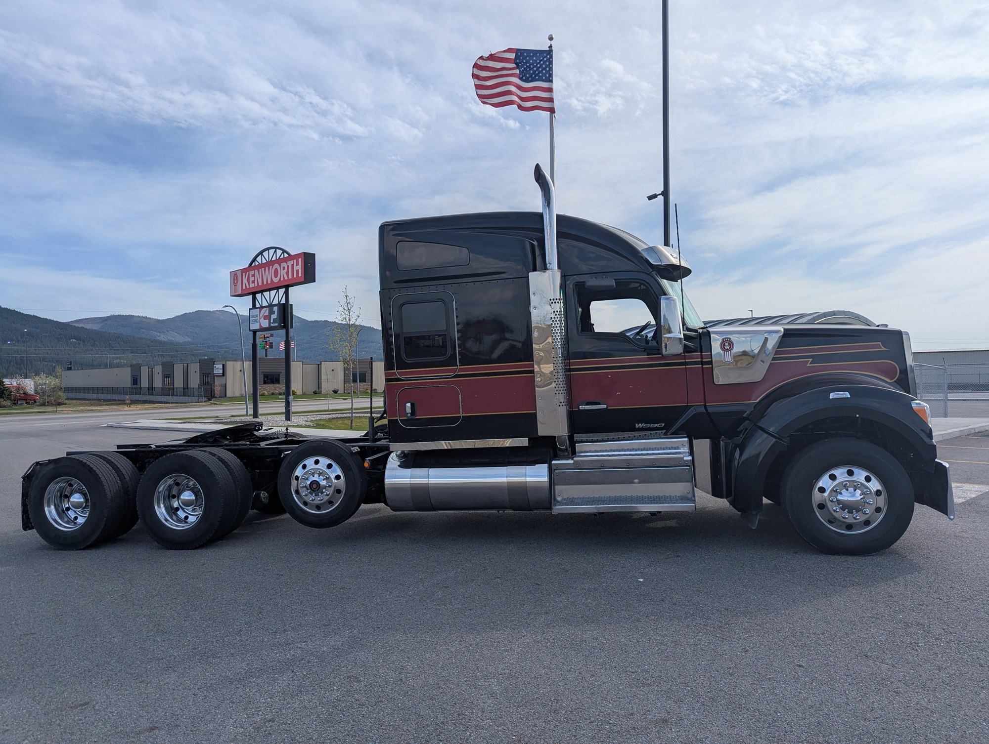 2021 Kenworth W990 - image 2