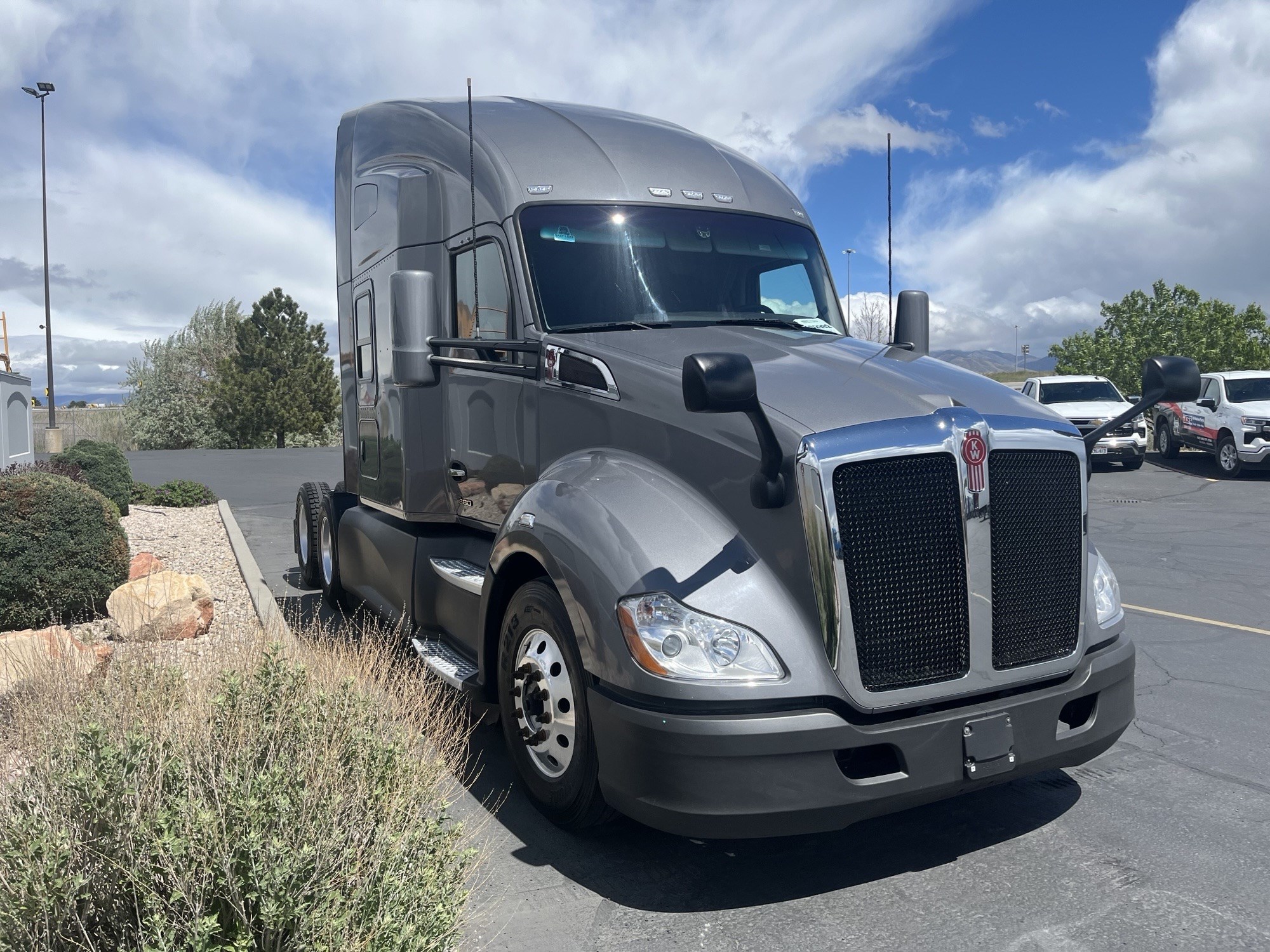 2022 Kenworth T680 - image 4 of 6