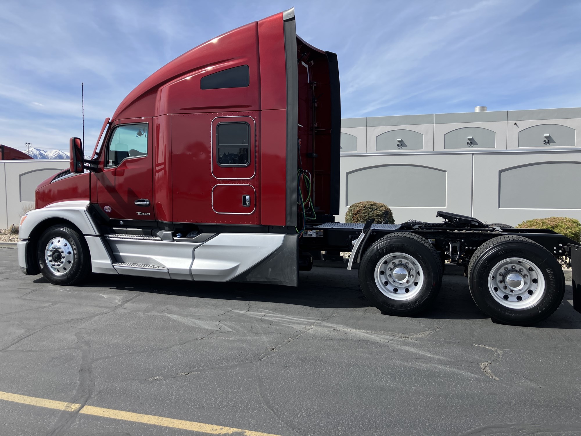 2022 Kenworth T680 - image 2 of 6