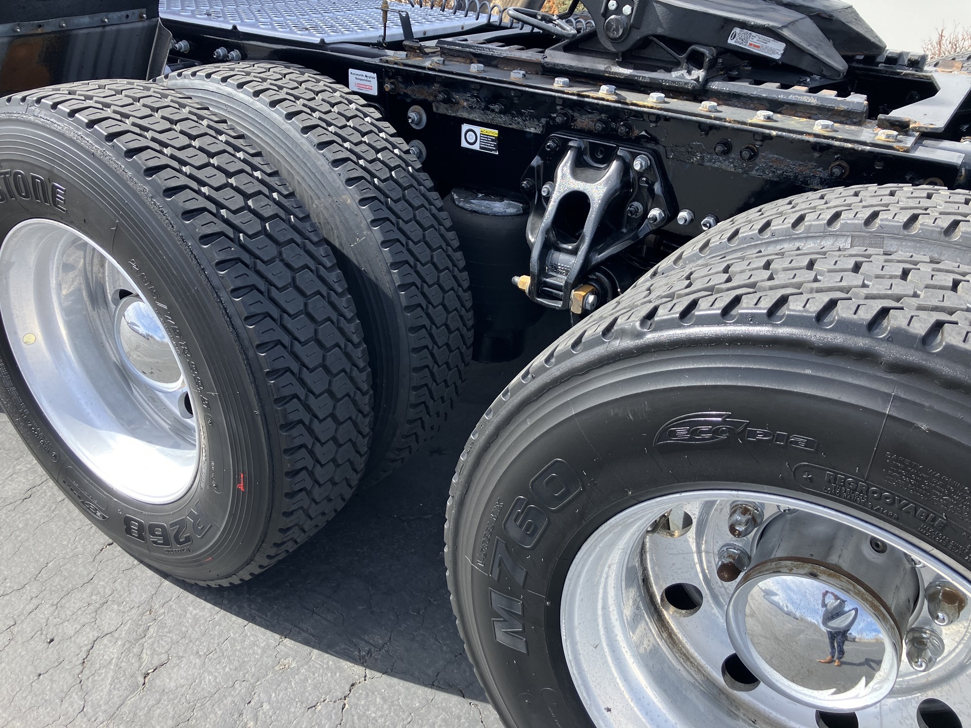 2022 Kenworth T680 - image 5 of 6