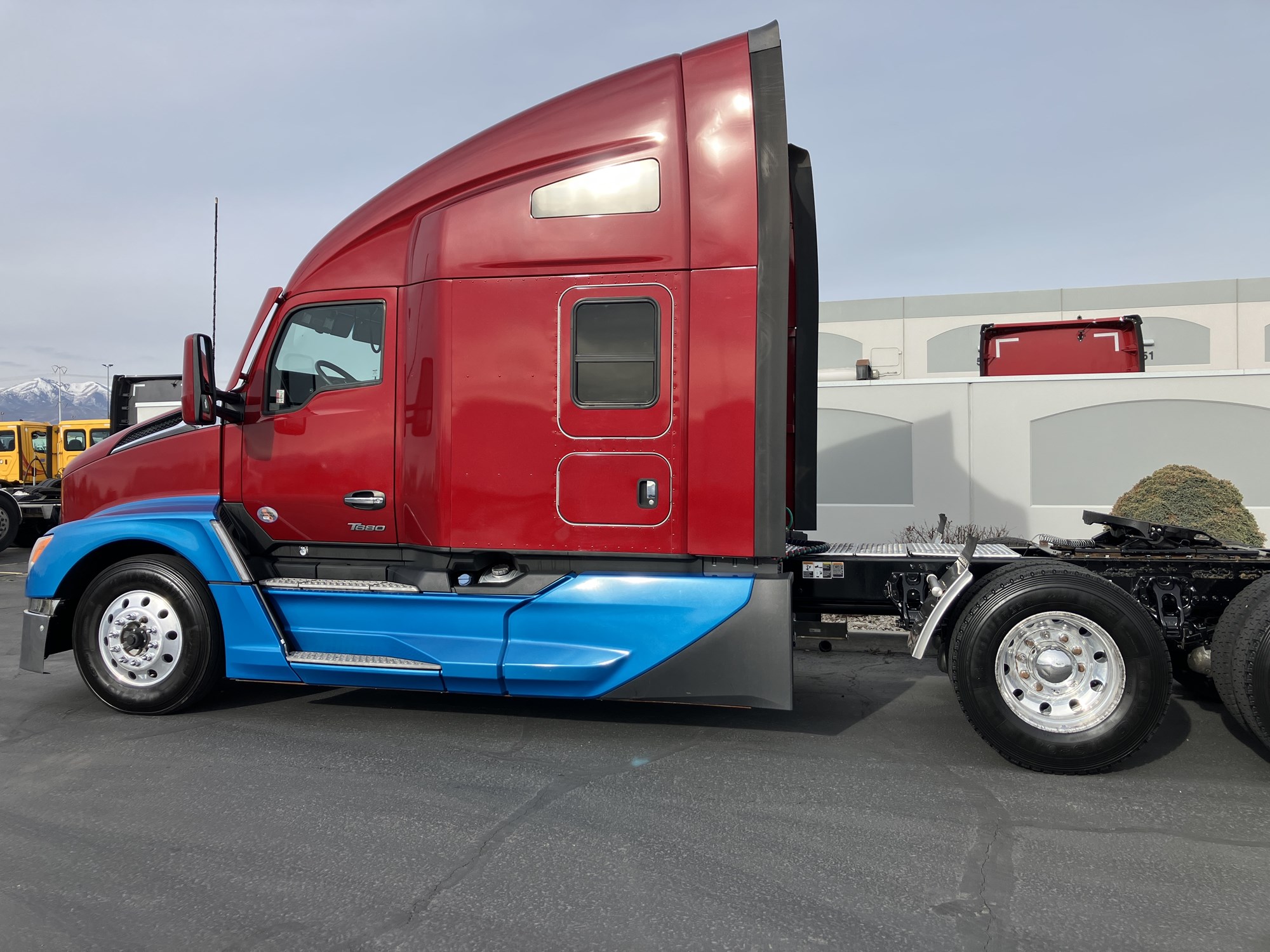 2022 Kenworth T680 in Salt Lake, UT, UT — photo 2
