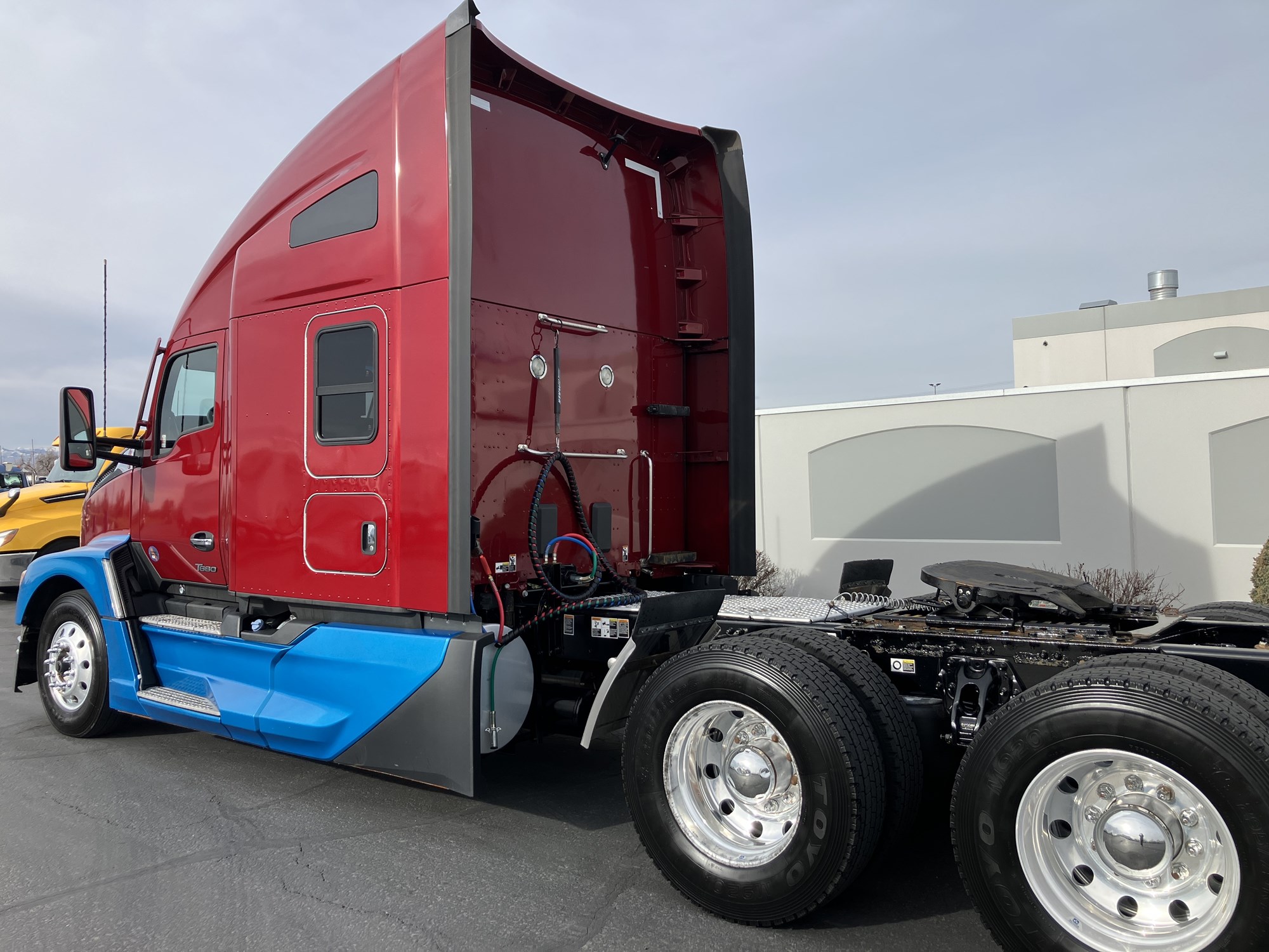 2022 Kenworth T680 in Salt Lake, UT, UT — photo 3