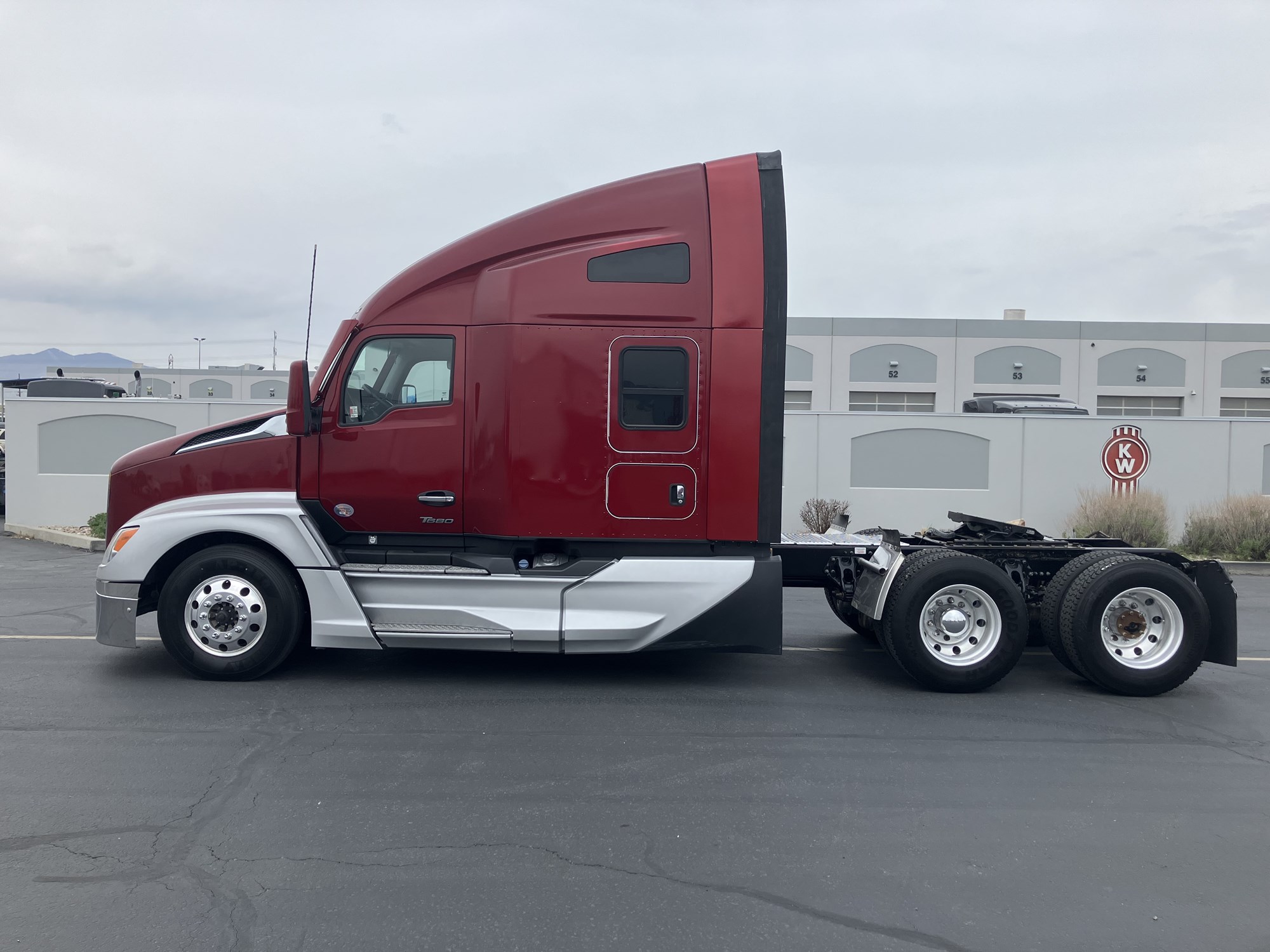 2022 Kenworth T680 - image 1 of 6