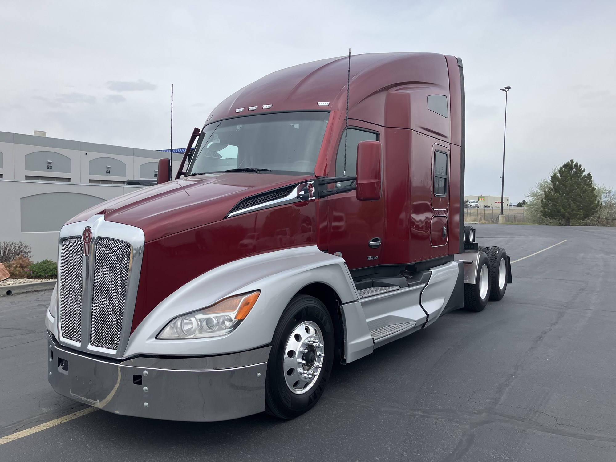 2022 Kenworth T680 - image 2 of 6