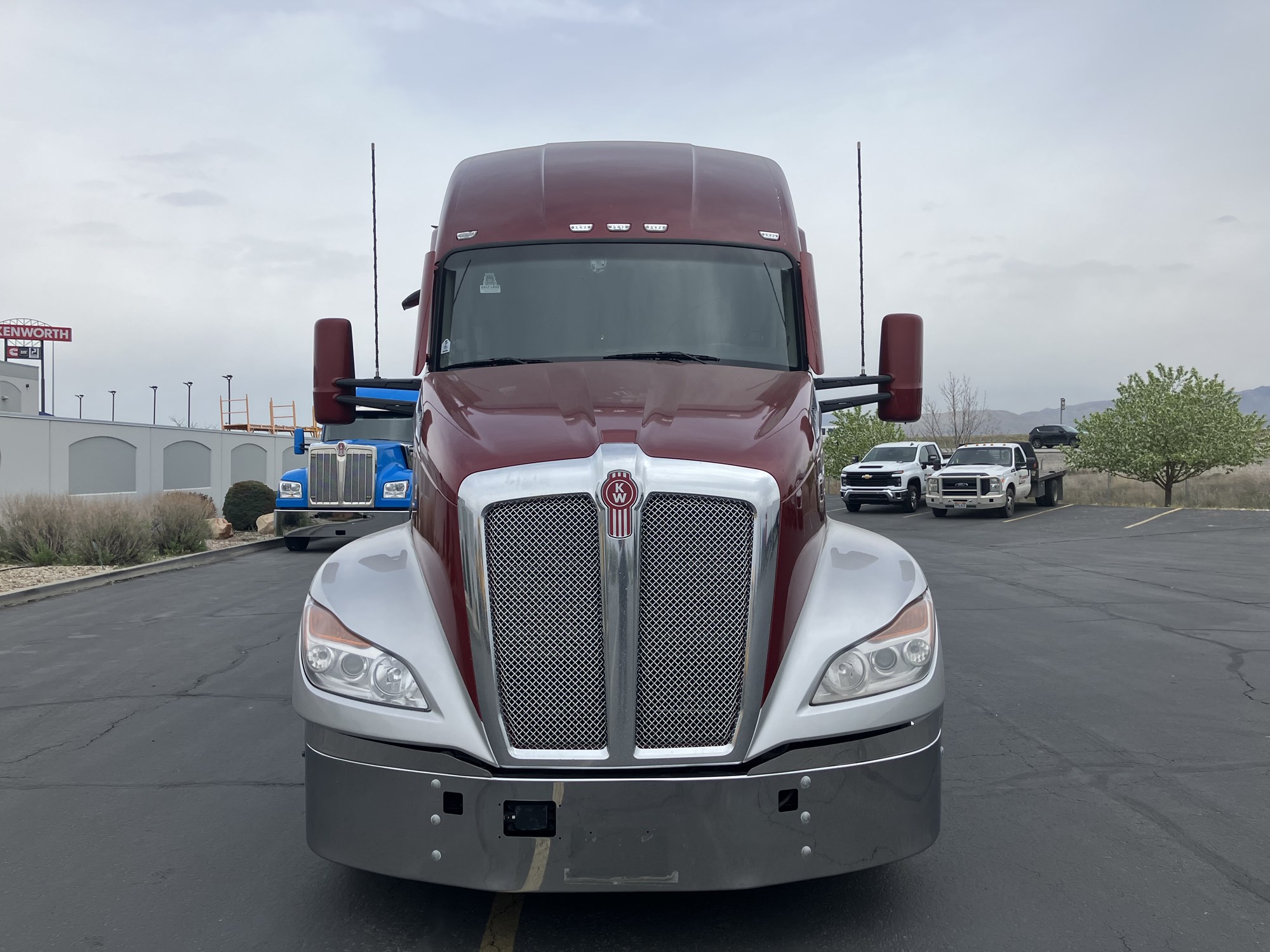 2022 Kenworth T680 - image 3 of 6