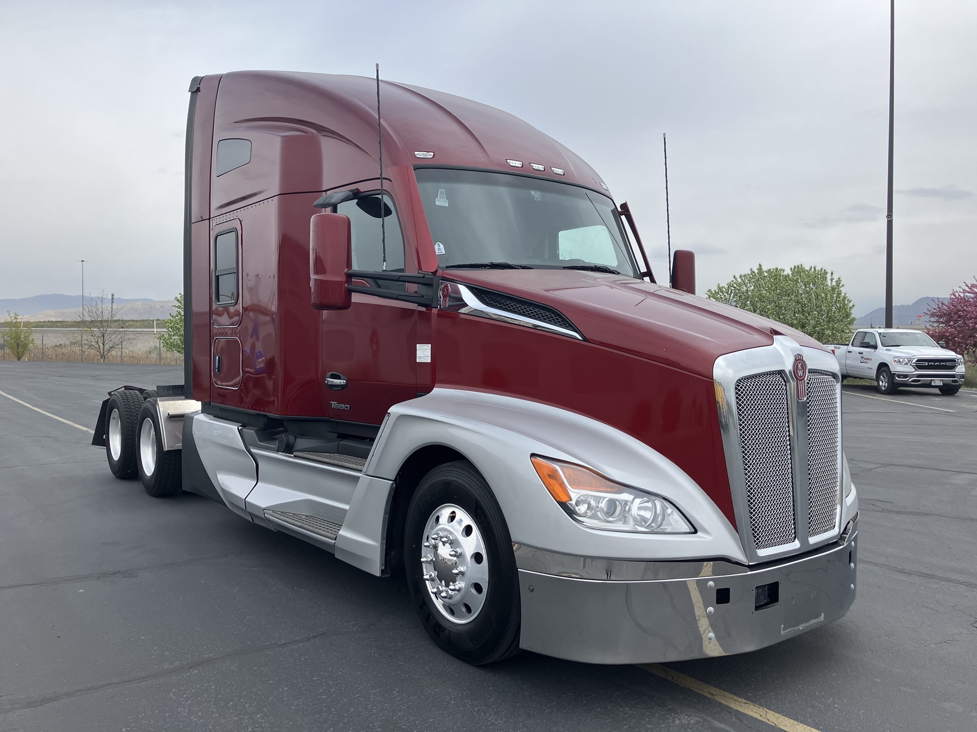 2022 Kenworth T680 - image 4 of 6