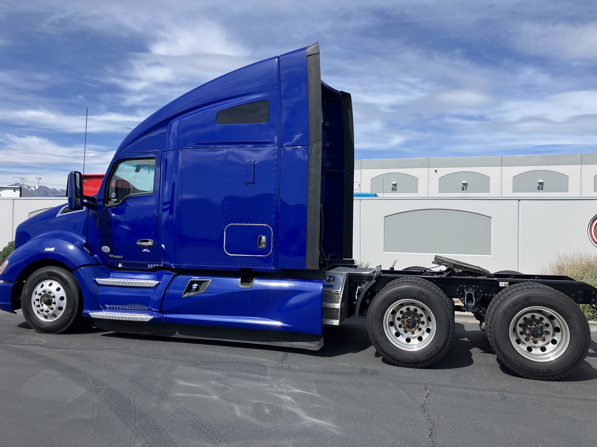 2022 Kenworth T680 - image 1 of 6
