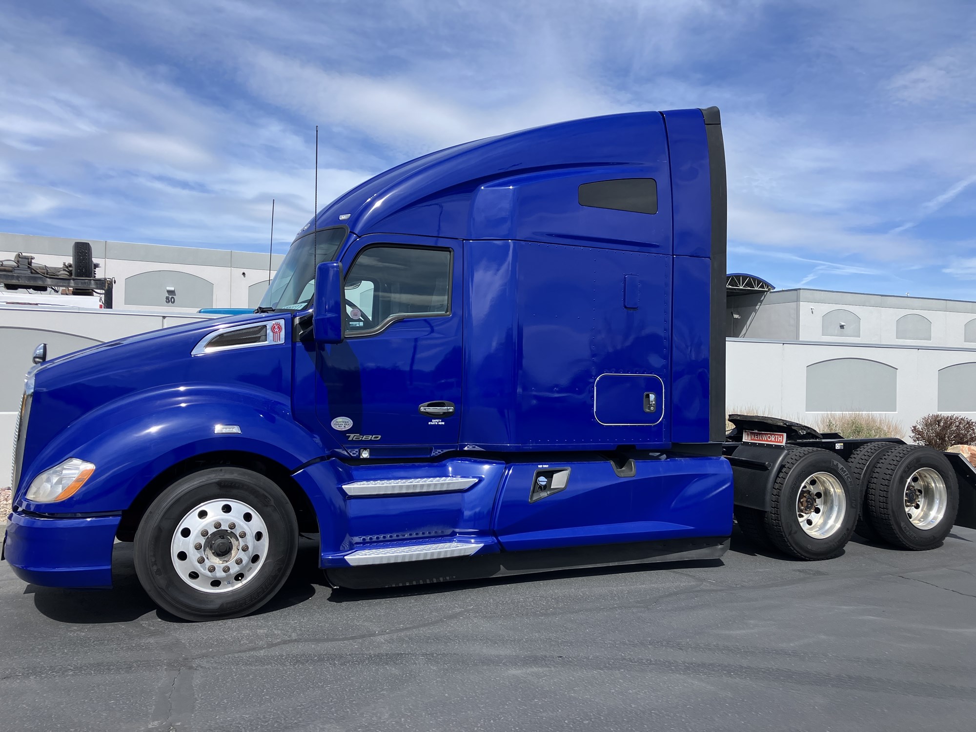 2022 Kenworth T680 - image 3 of 6
