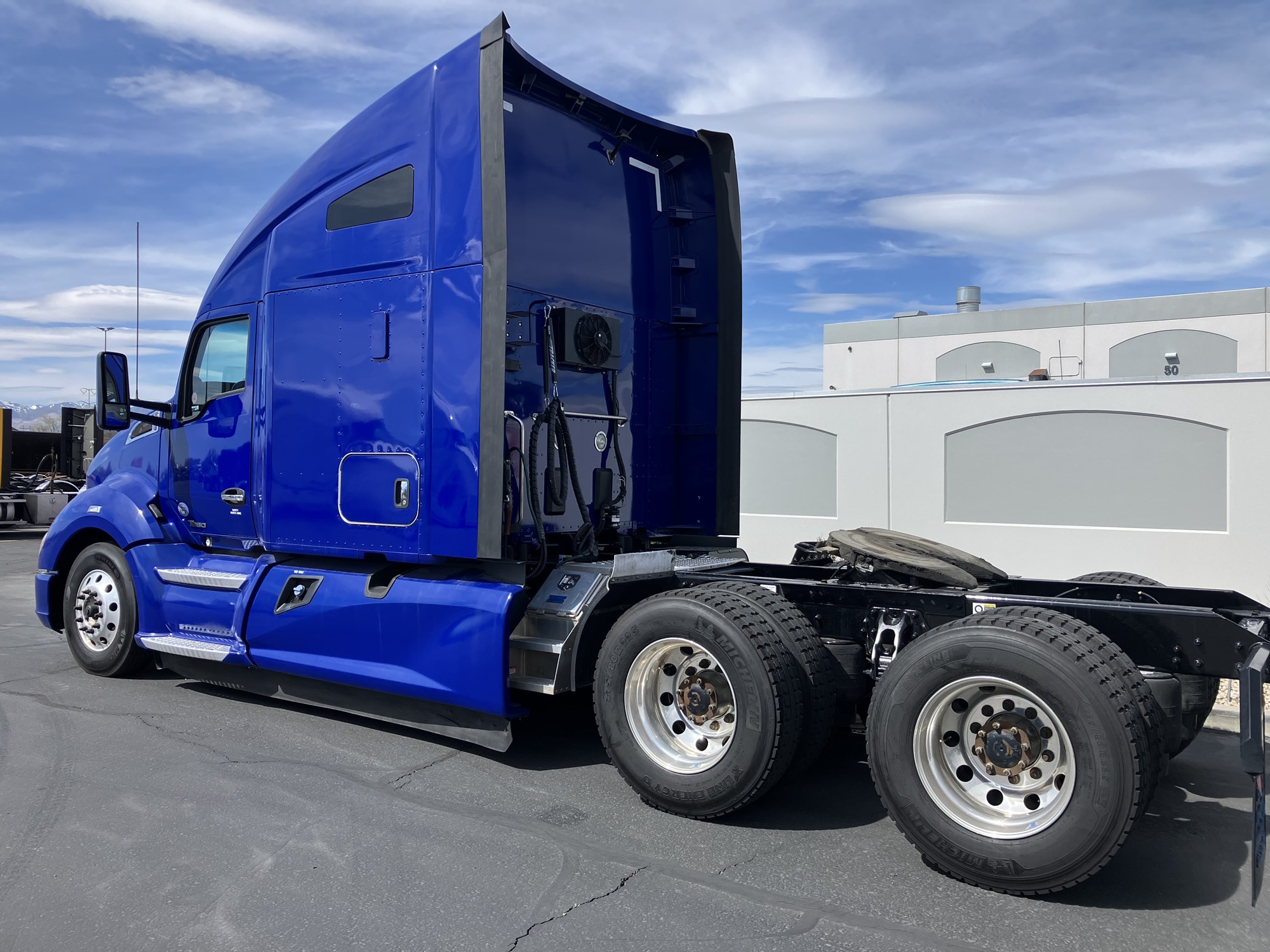 2022 Kenworth T680 - image 4 of 6