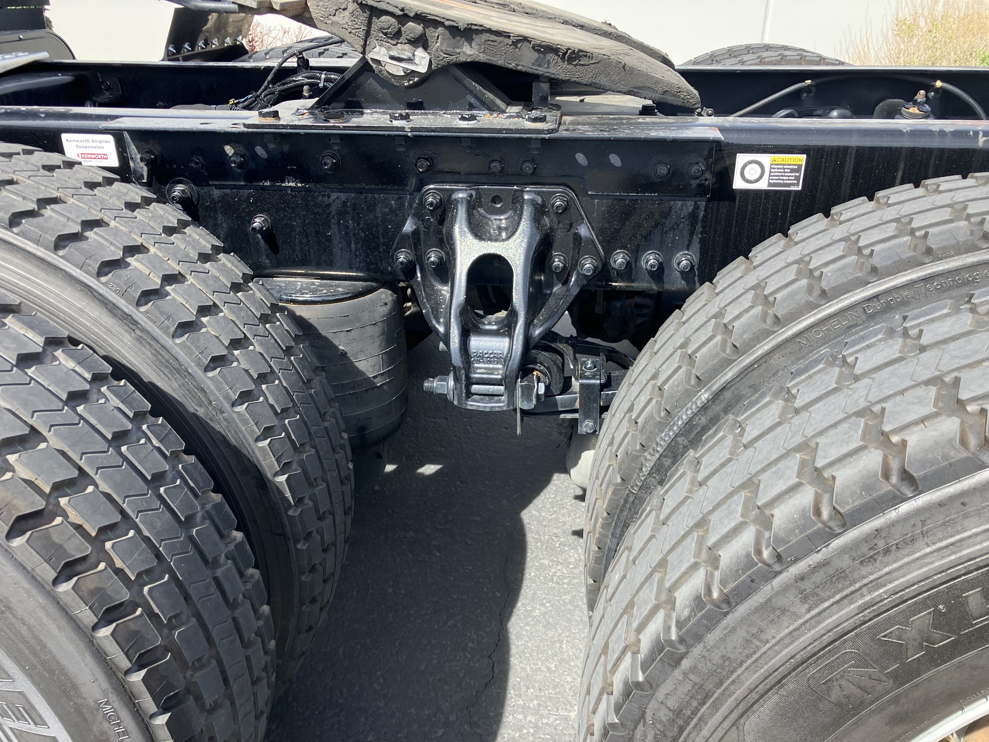 2022 Kenworth T680 - image 5 of 6