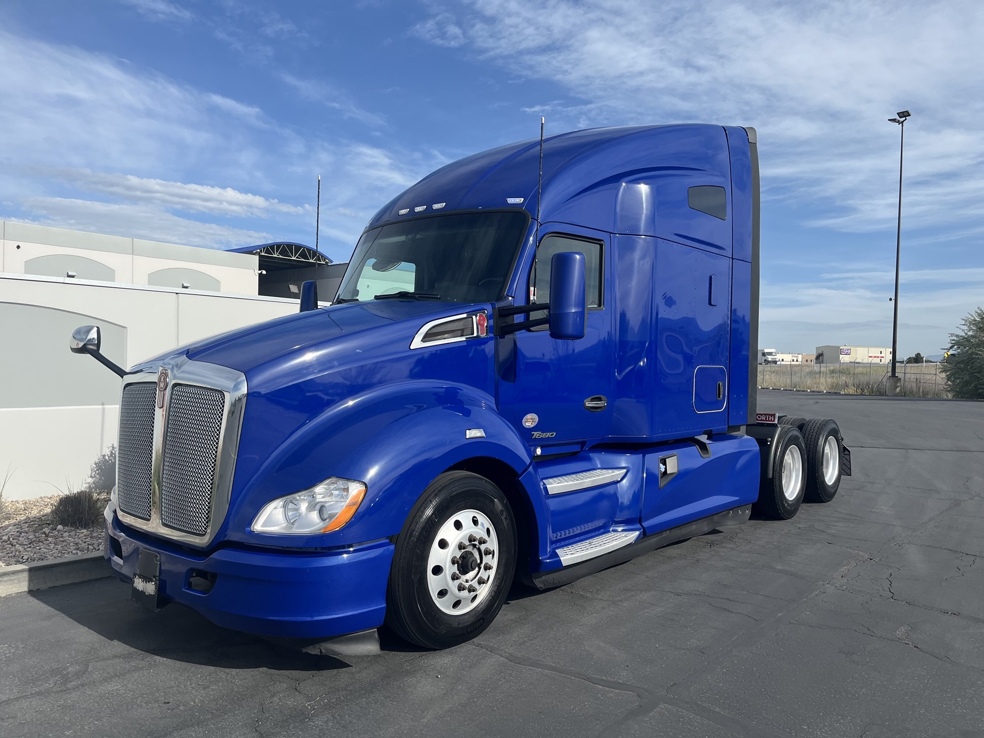 2022 Kenworth T680 - image 2 of 6