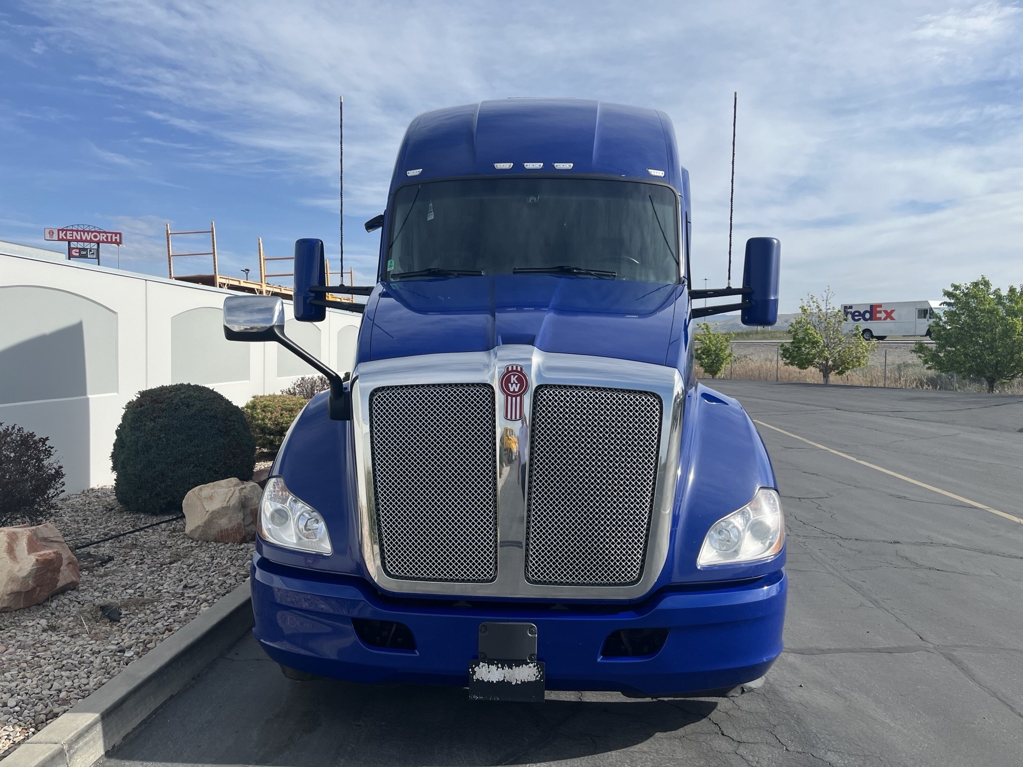 2022 Kenworth T680 - image 3 of 6