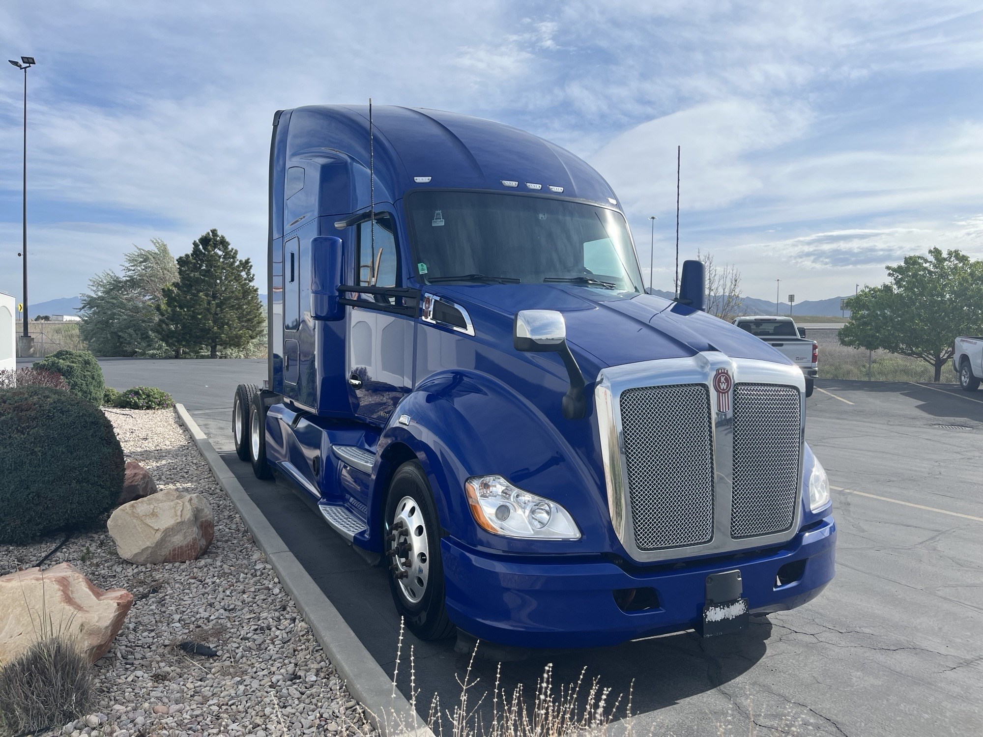 2022 Kenworth T680 - image 4 of 6