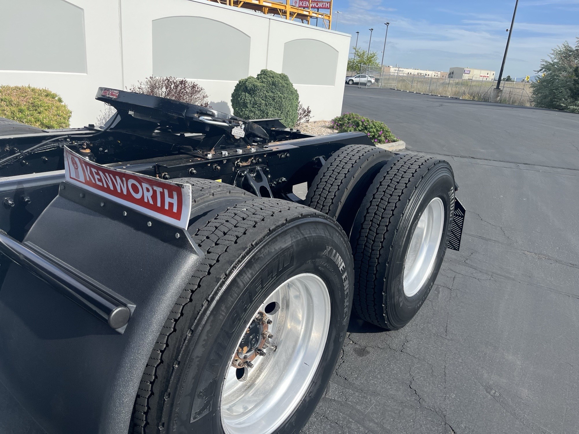 2022 Kenworth T680 - image 5 of 6