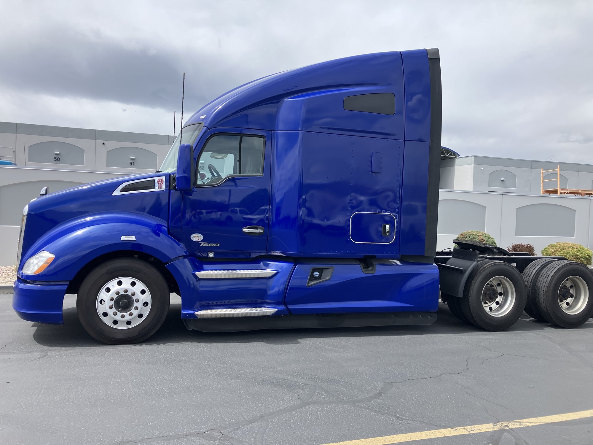 2022 Kenworth T680 - image 2 of 6